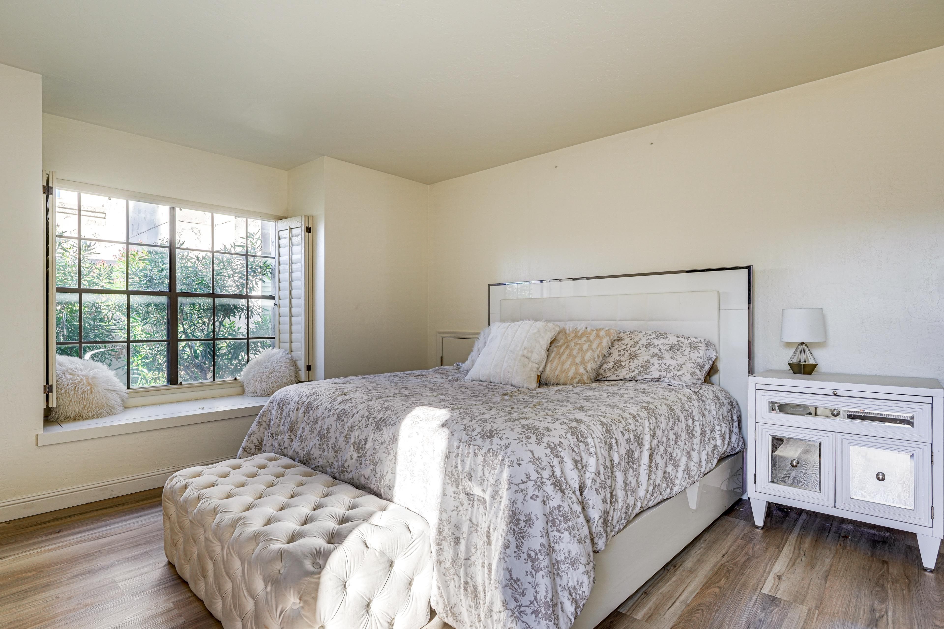 Bedroom 1 | King Bed | 1st Floor