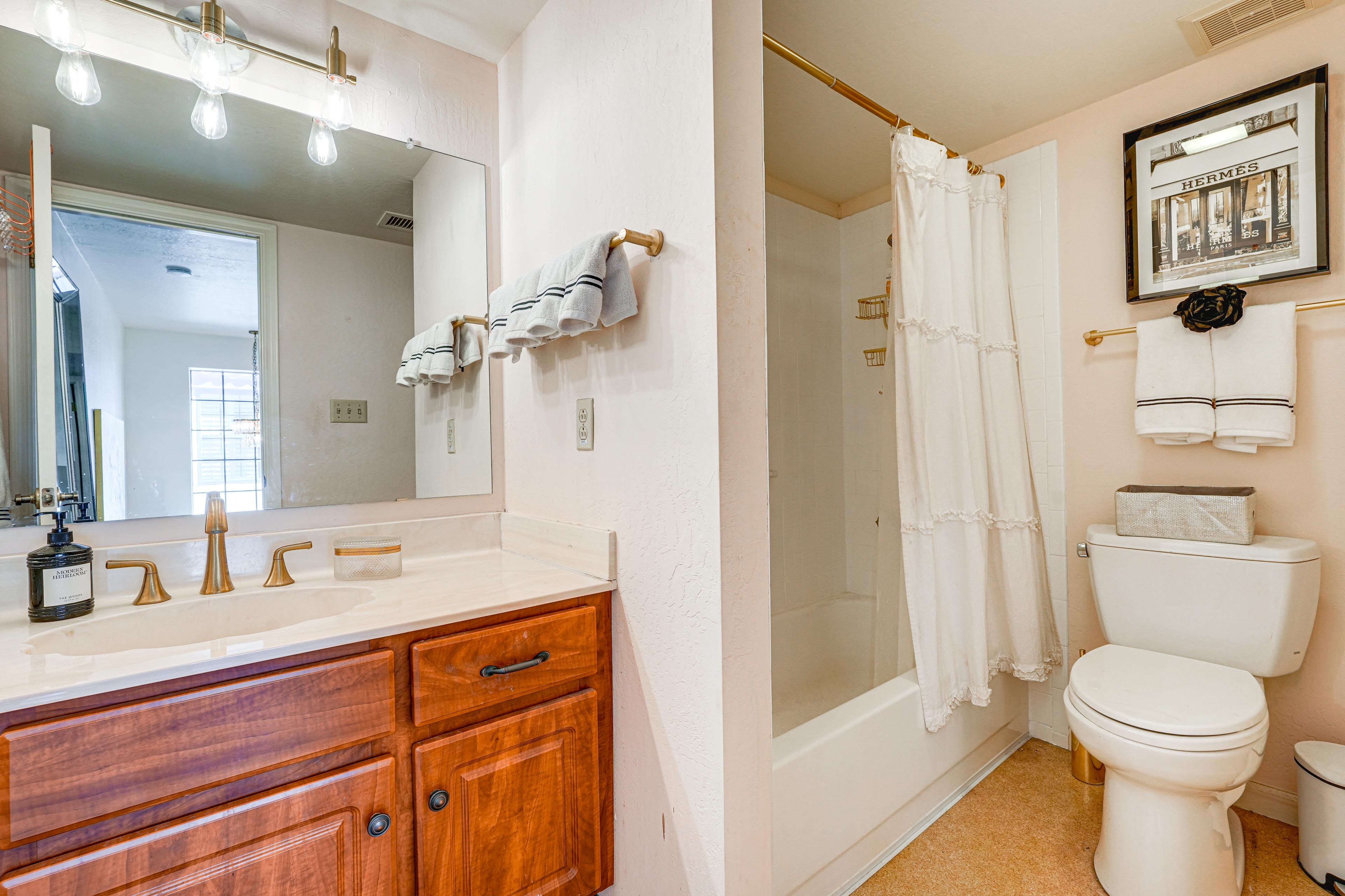 Bathroom | 2nd Floor