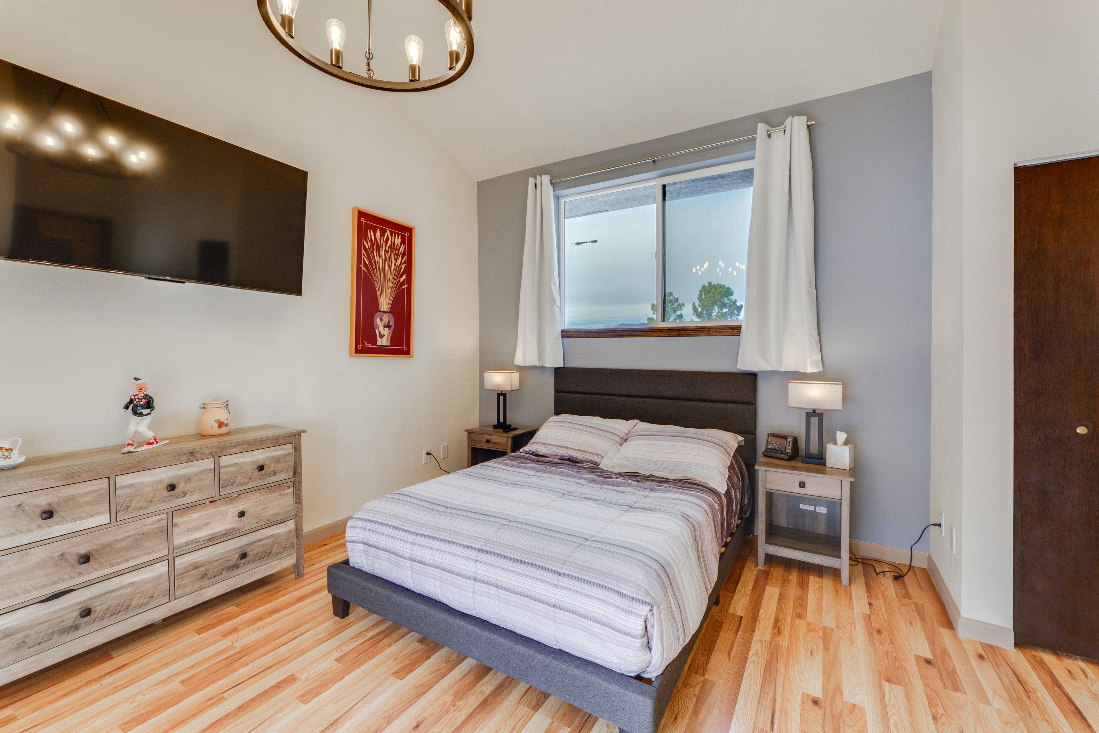 Bedroom 1 | 1st Floor | Queen Bed