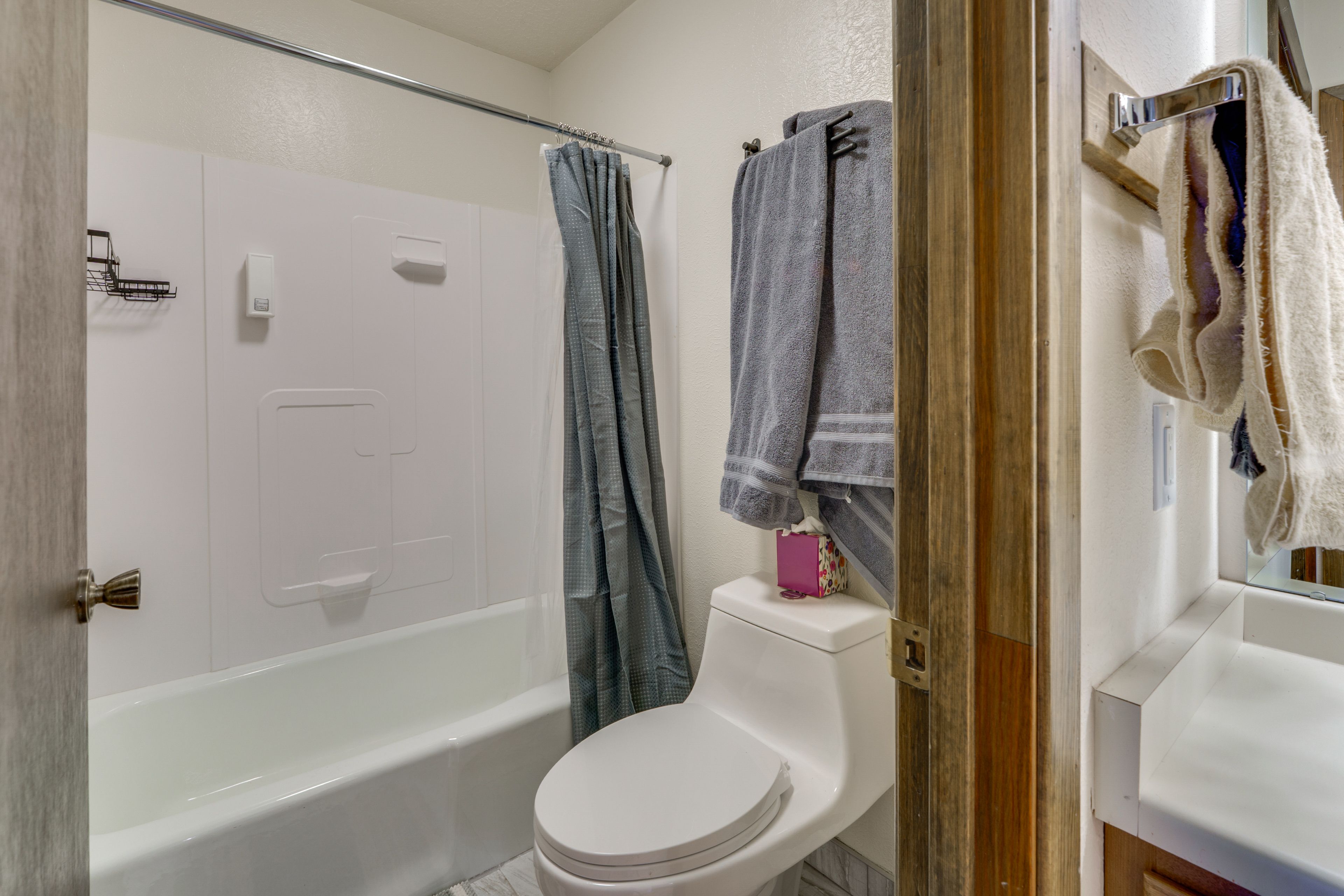 Full Bathroom | 2nd Floor