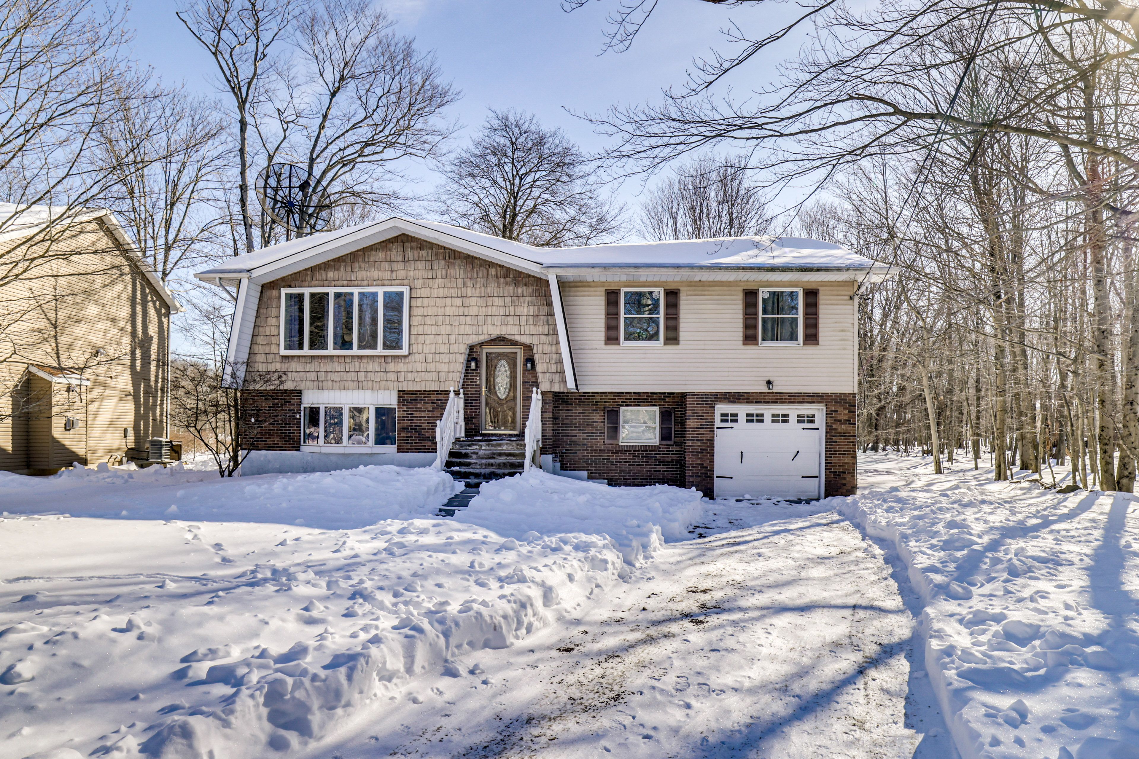 Driveway Parking | 6 Vehicles