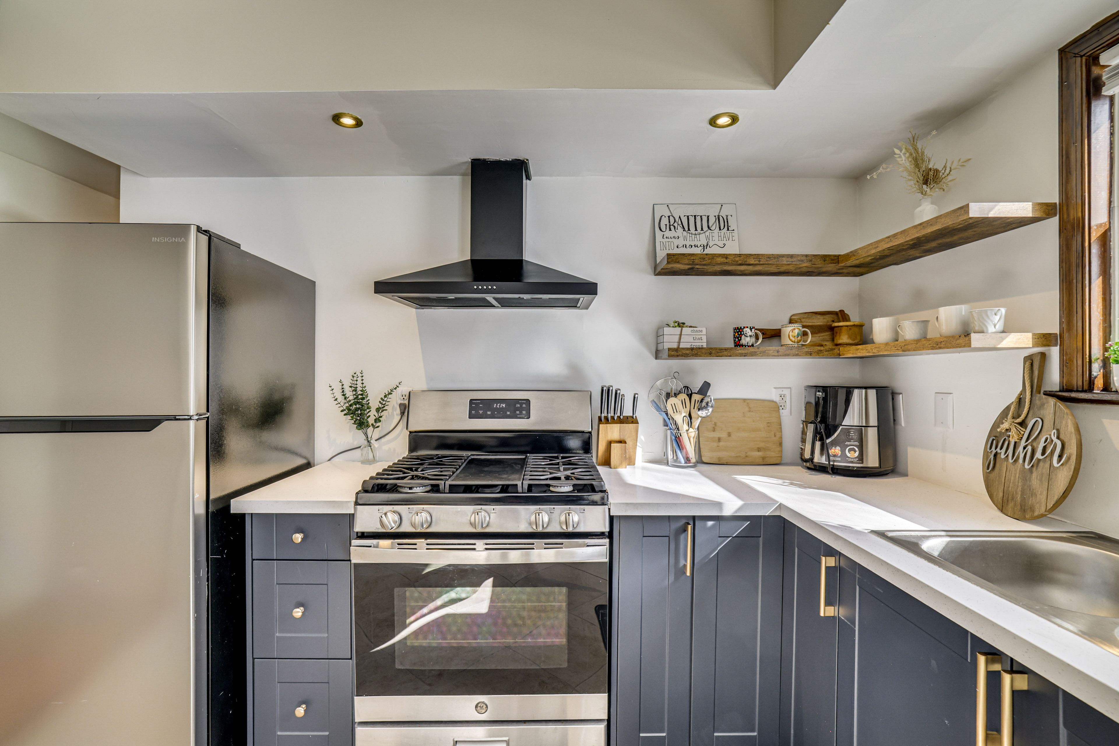 Additional Kitchen & Dining Area | Lower Level