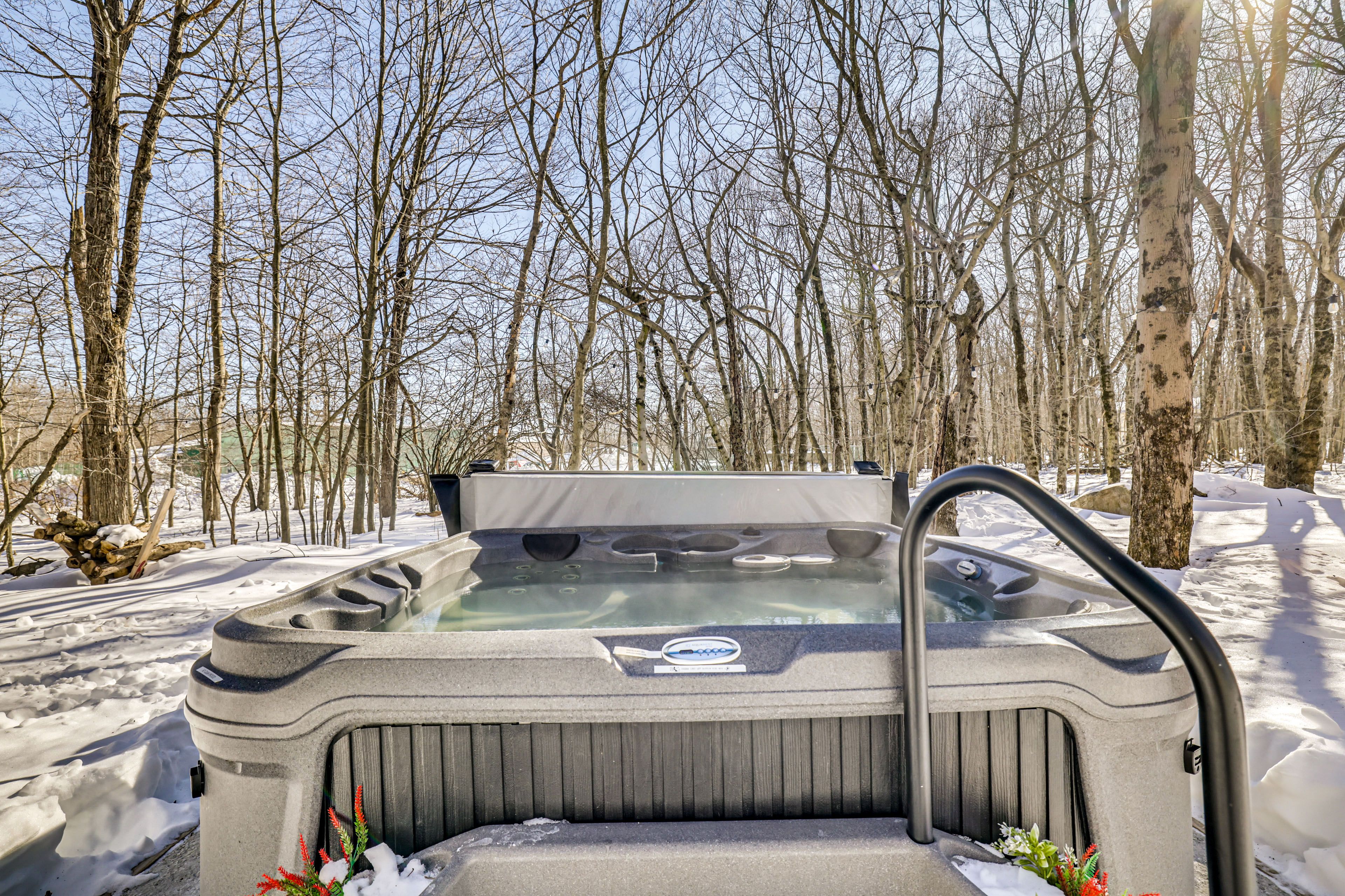 Private Hot Tub | 10 Mi to Kalahari Indoor Waterpark