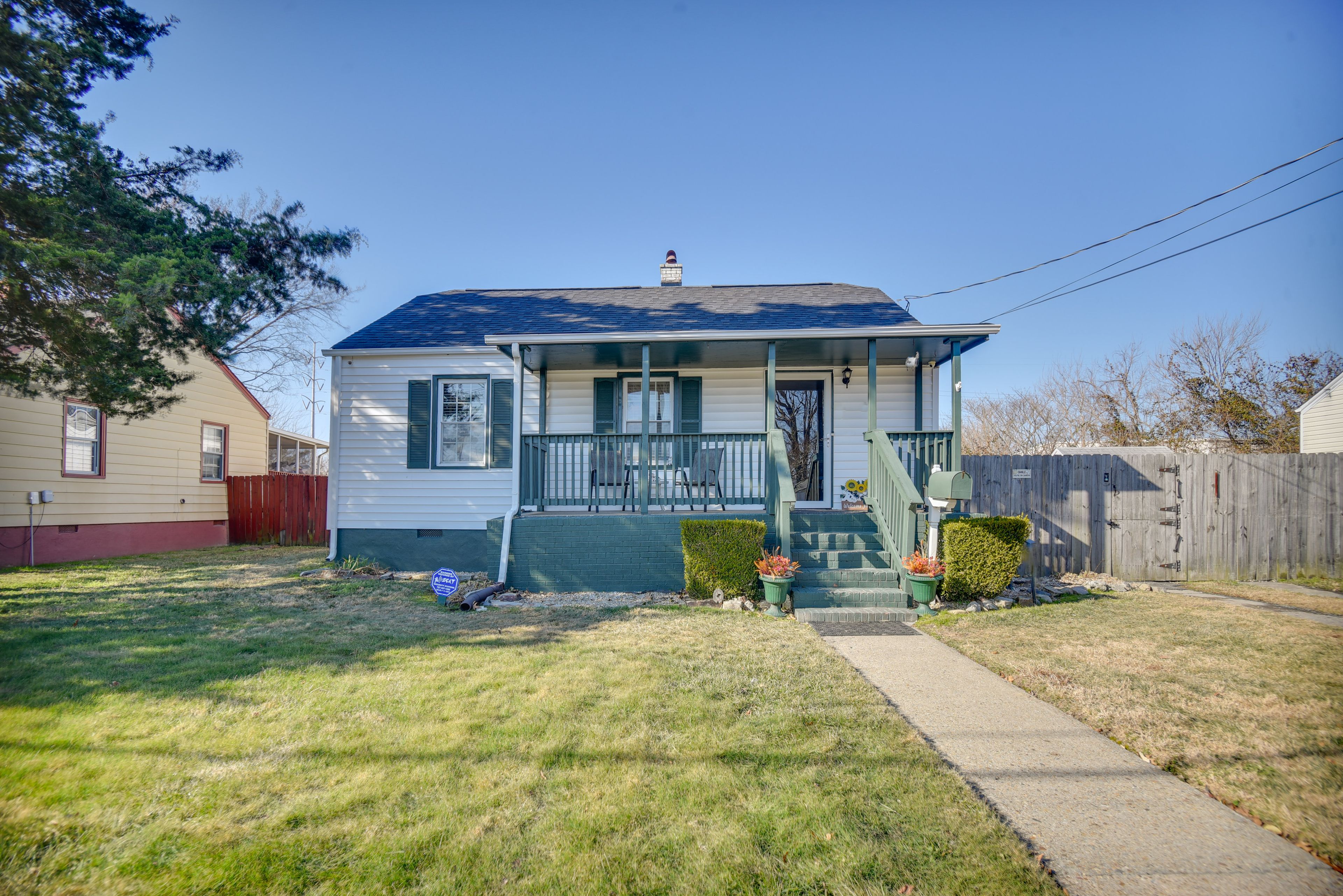 Driveway (1 Vehicle) | Free Street Parking