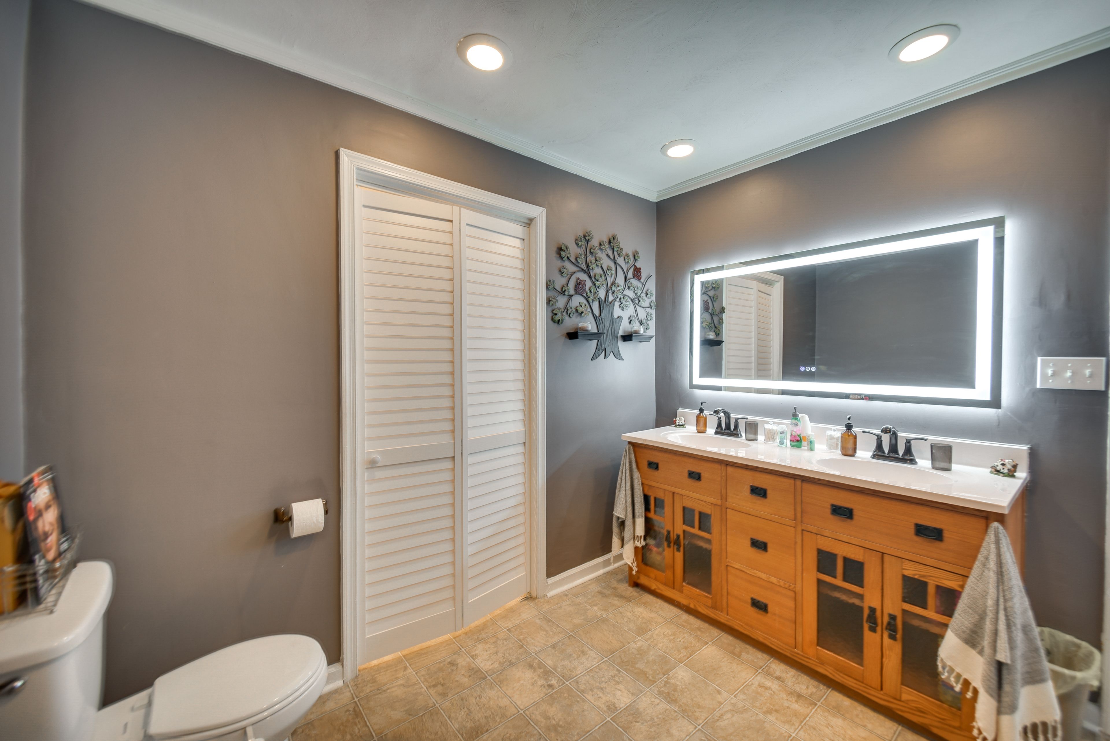 Bathroom | Main Floor