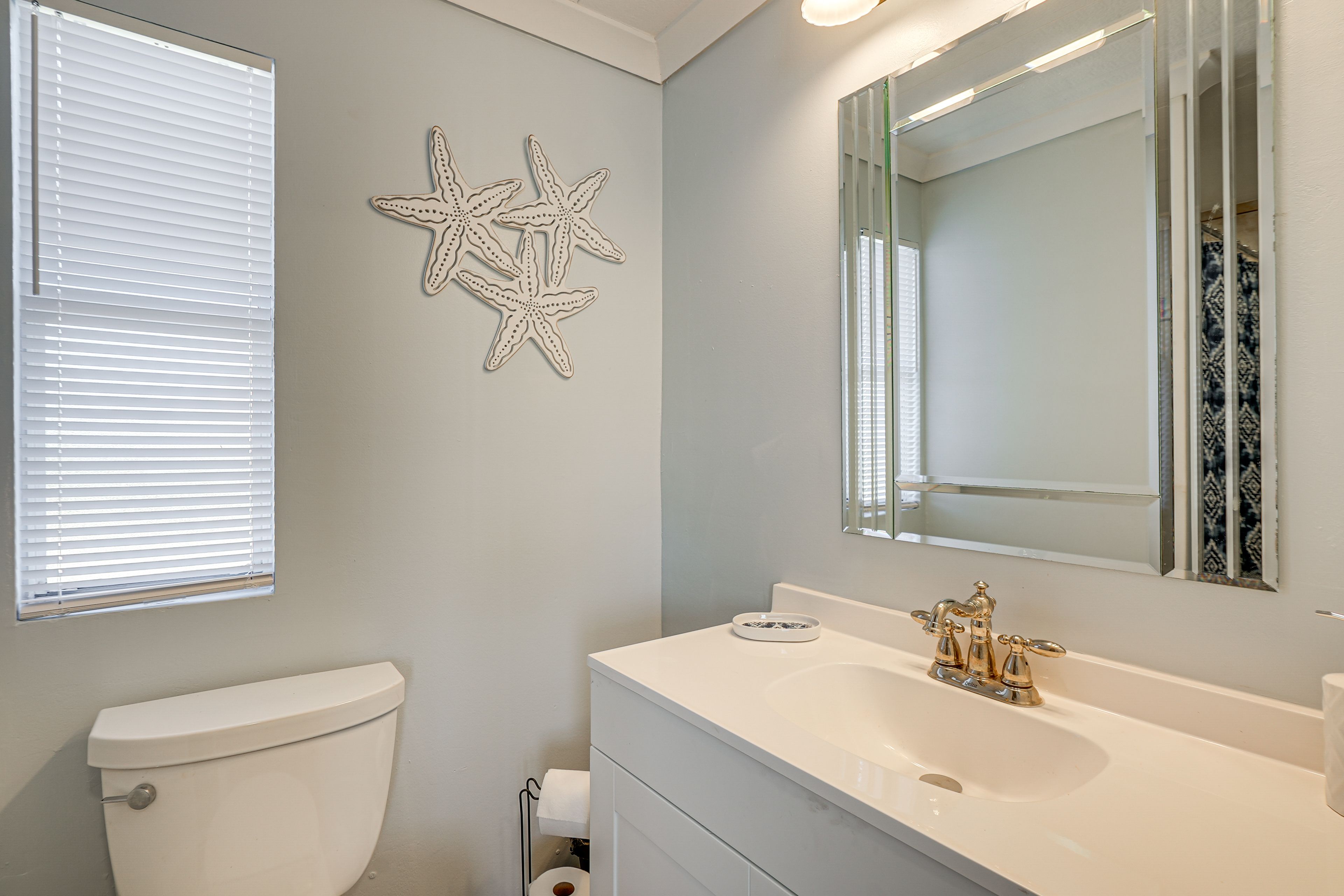 Bathroom | Complimentary Toiletries | Hair Dryer