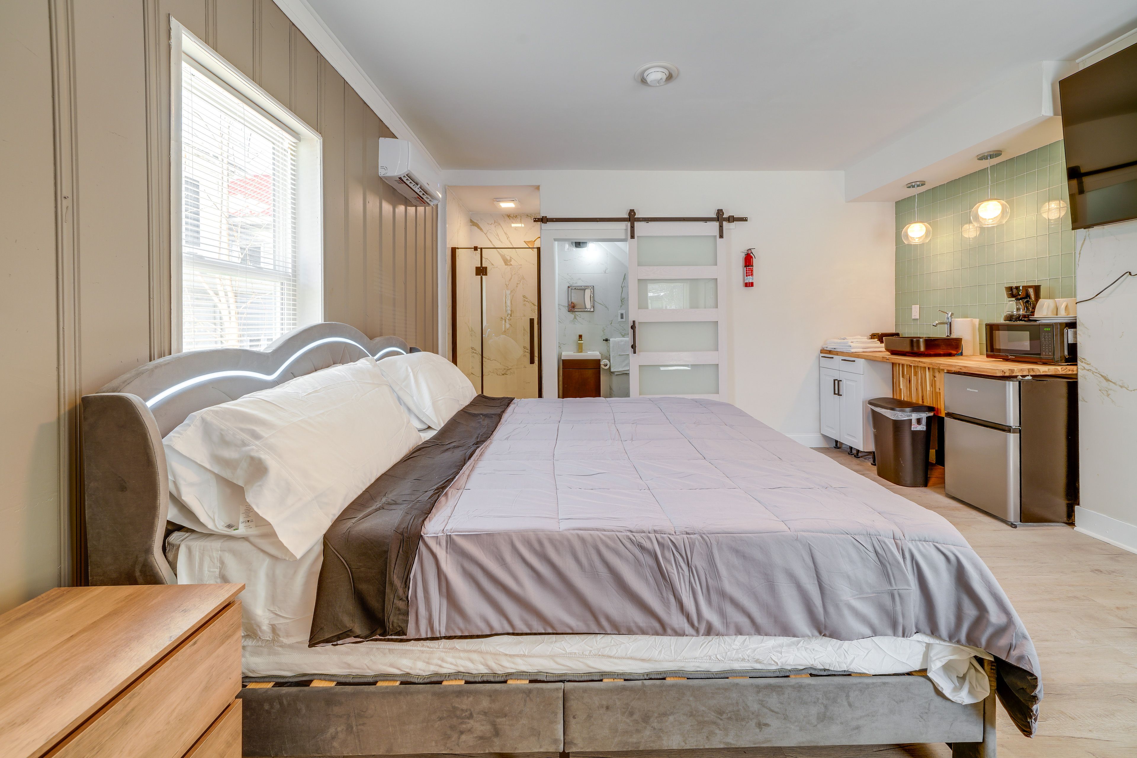 Hinton Vacation Rental | Studio | 1BA | 300 Sq Ft