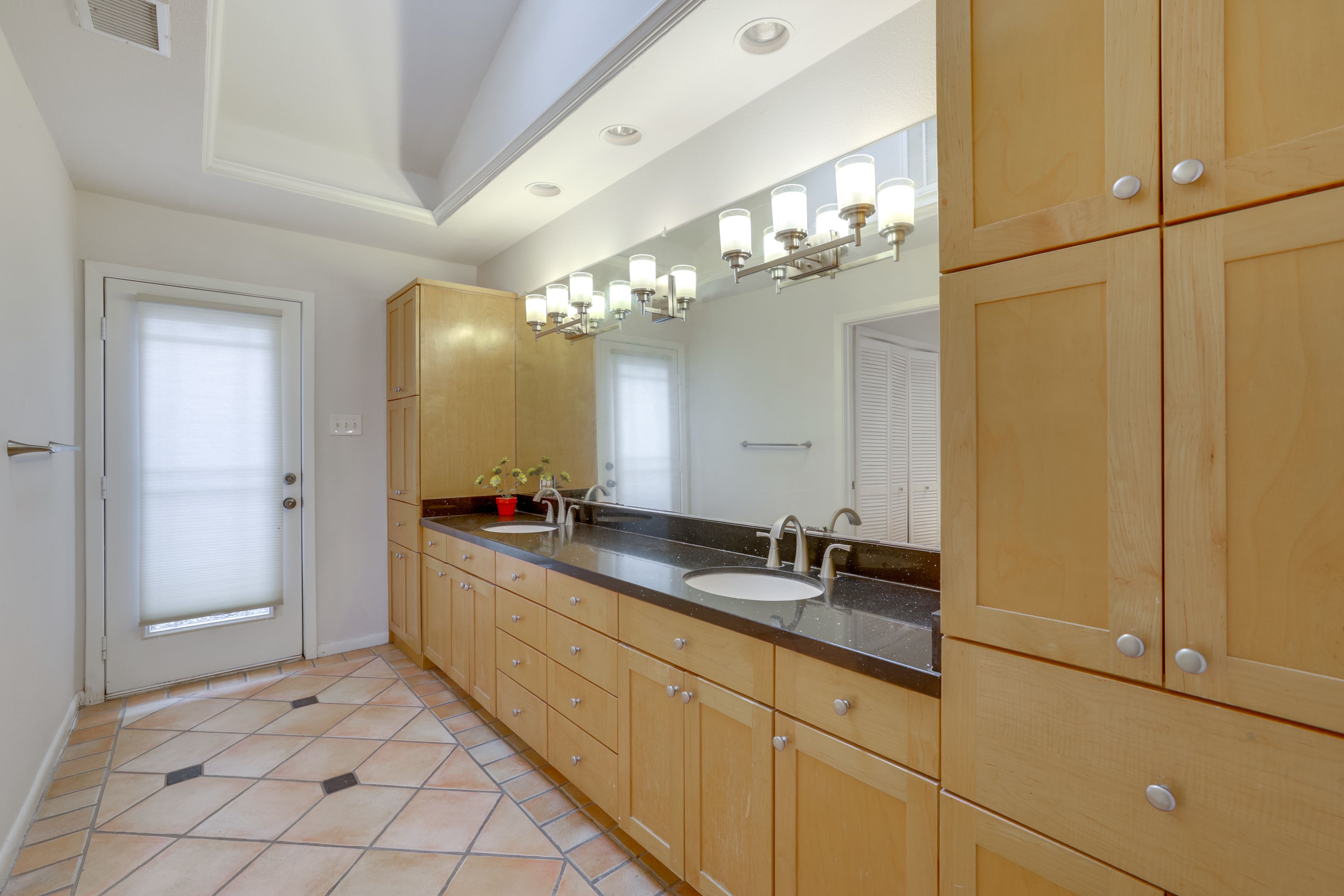 Full Bathroom | 1st Floor