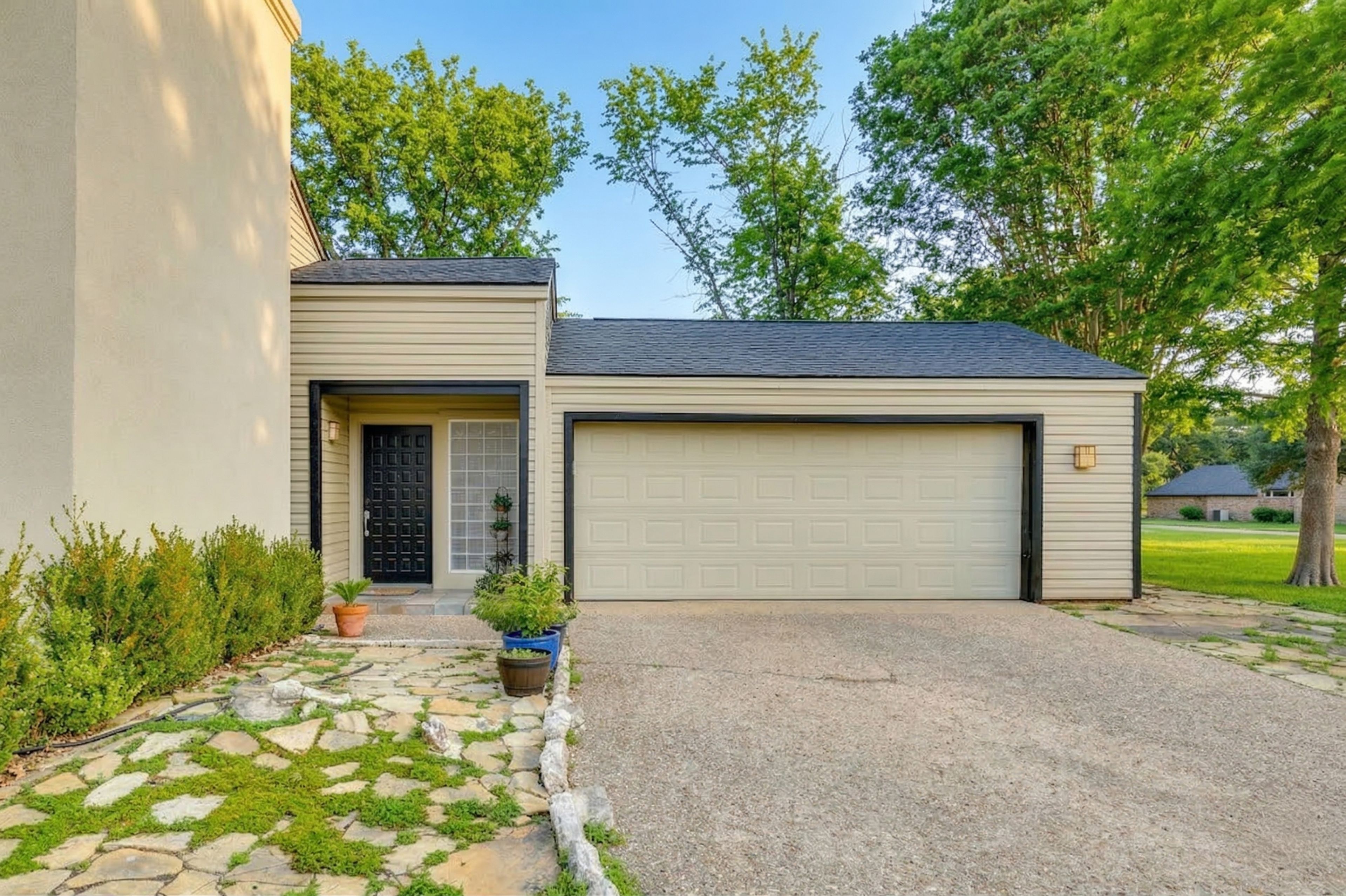 Parking | Driveway (2 Vehicles) | Garage (2 Vehicles)