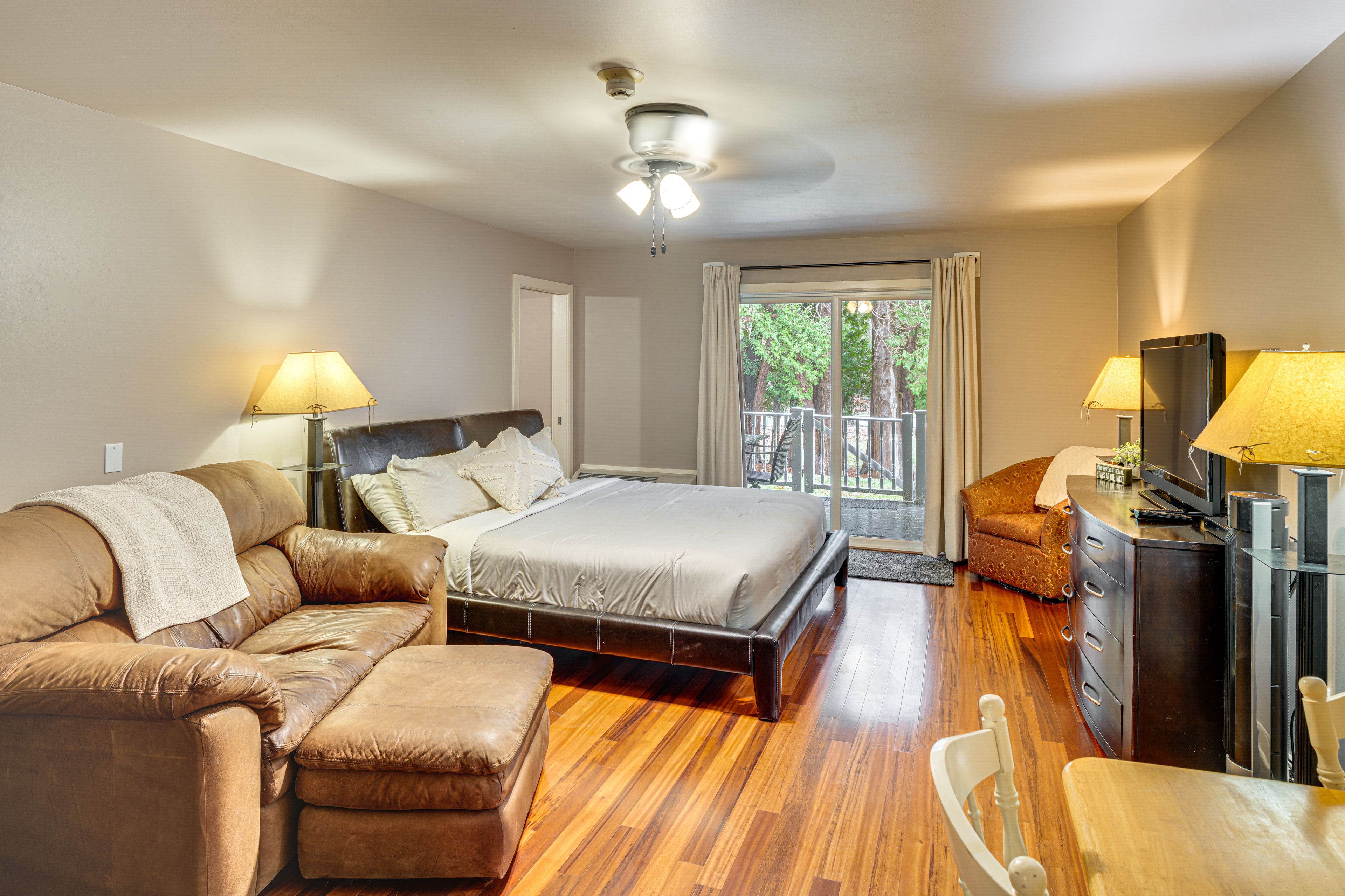 Bedroom 1 | King Bed