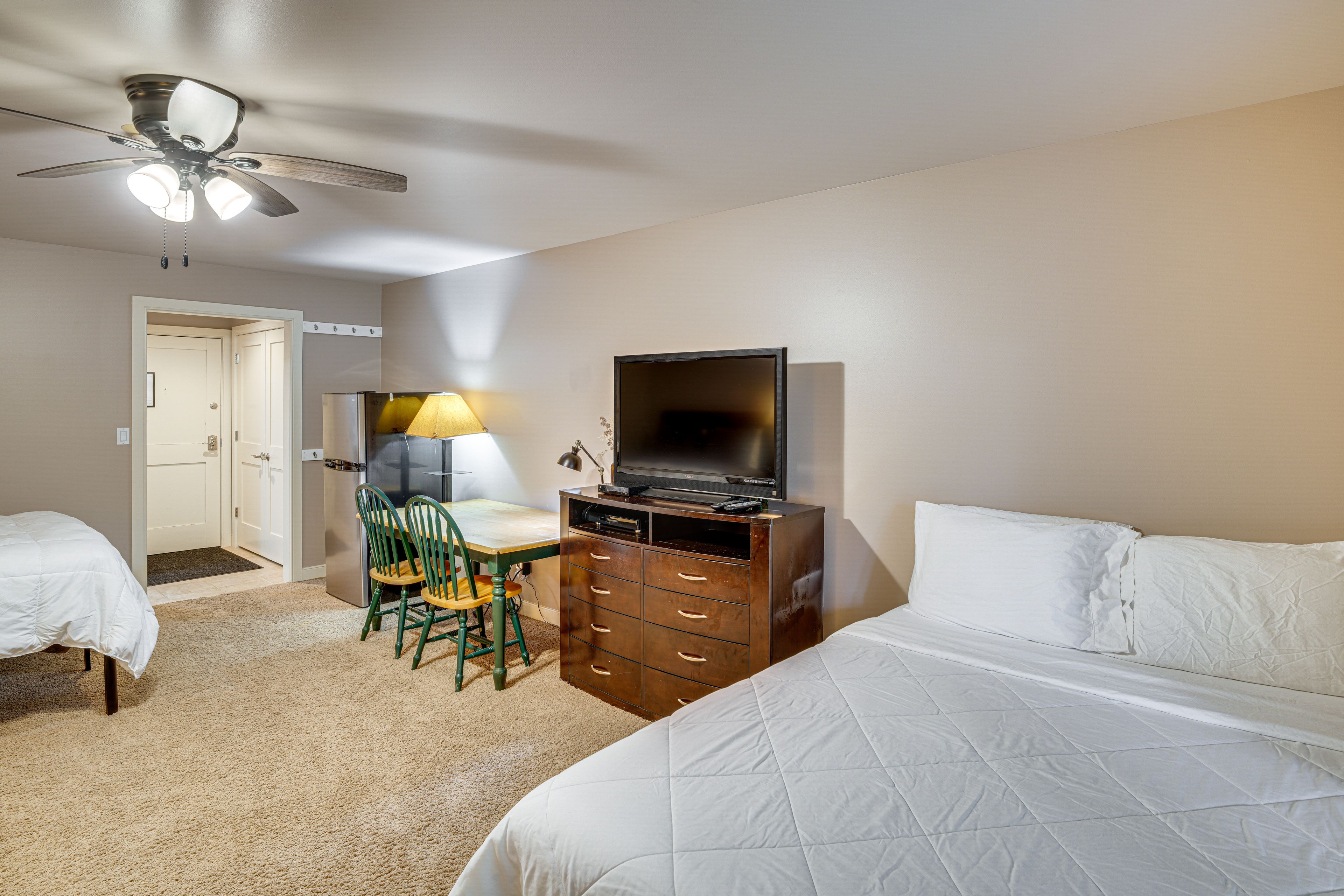 2-Unit Condo | Kitchenette | TVs