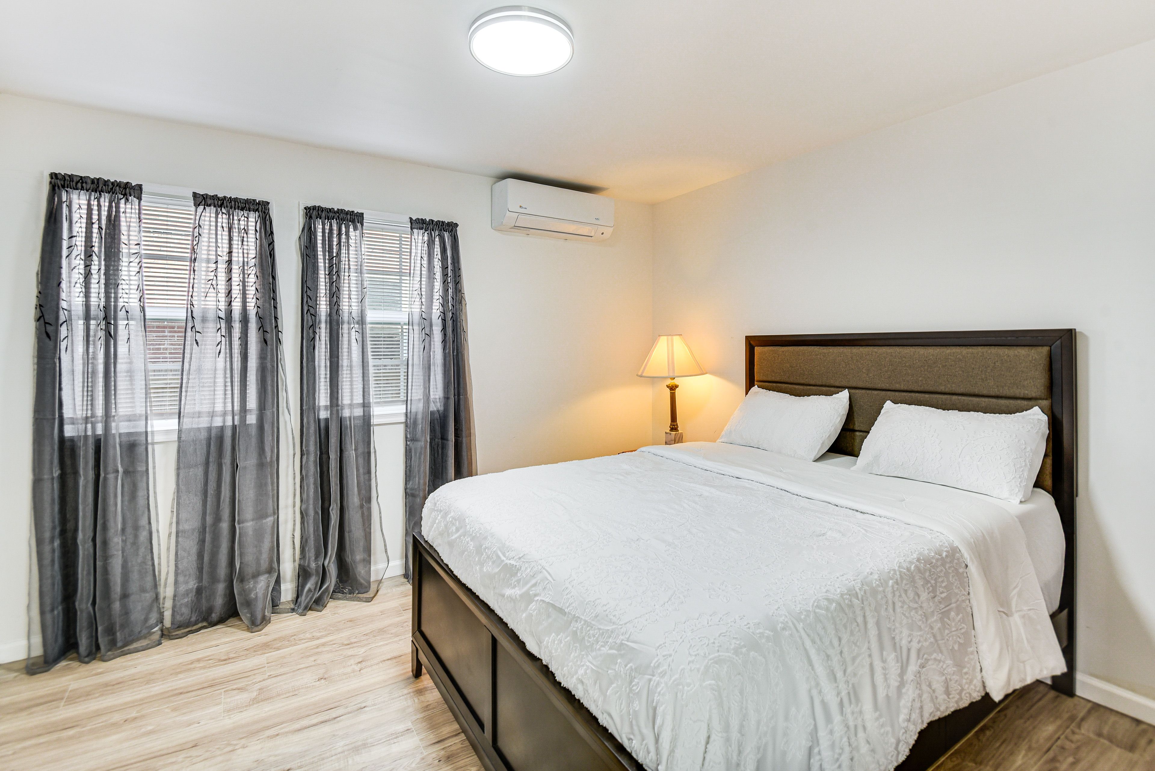 Bedroom 1 | King Bed