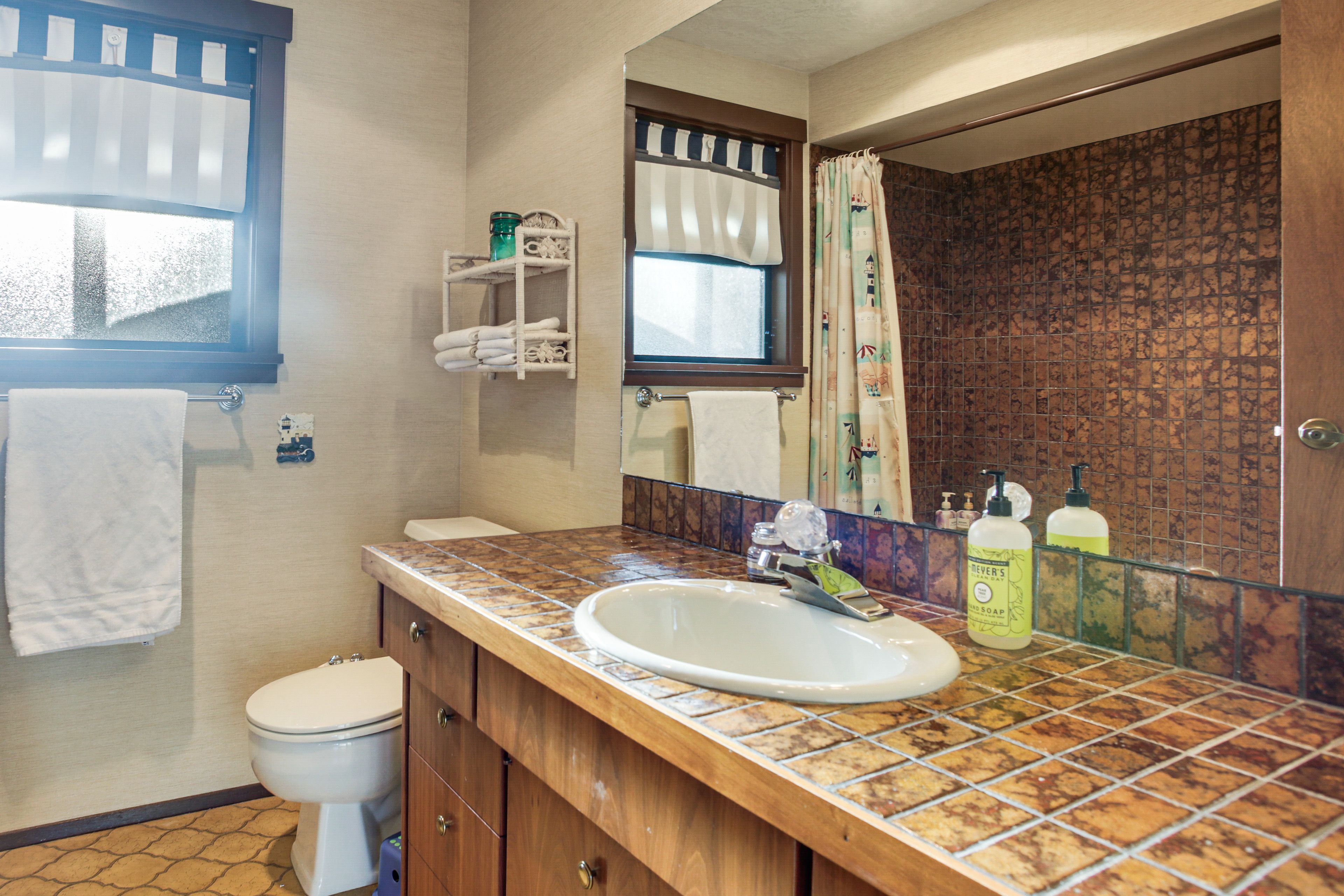 Bathroom | Main Floor