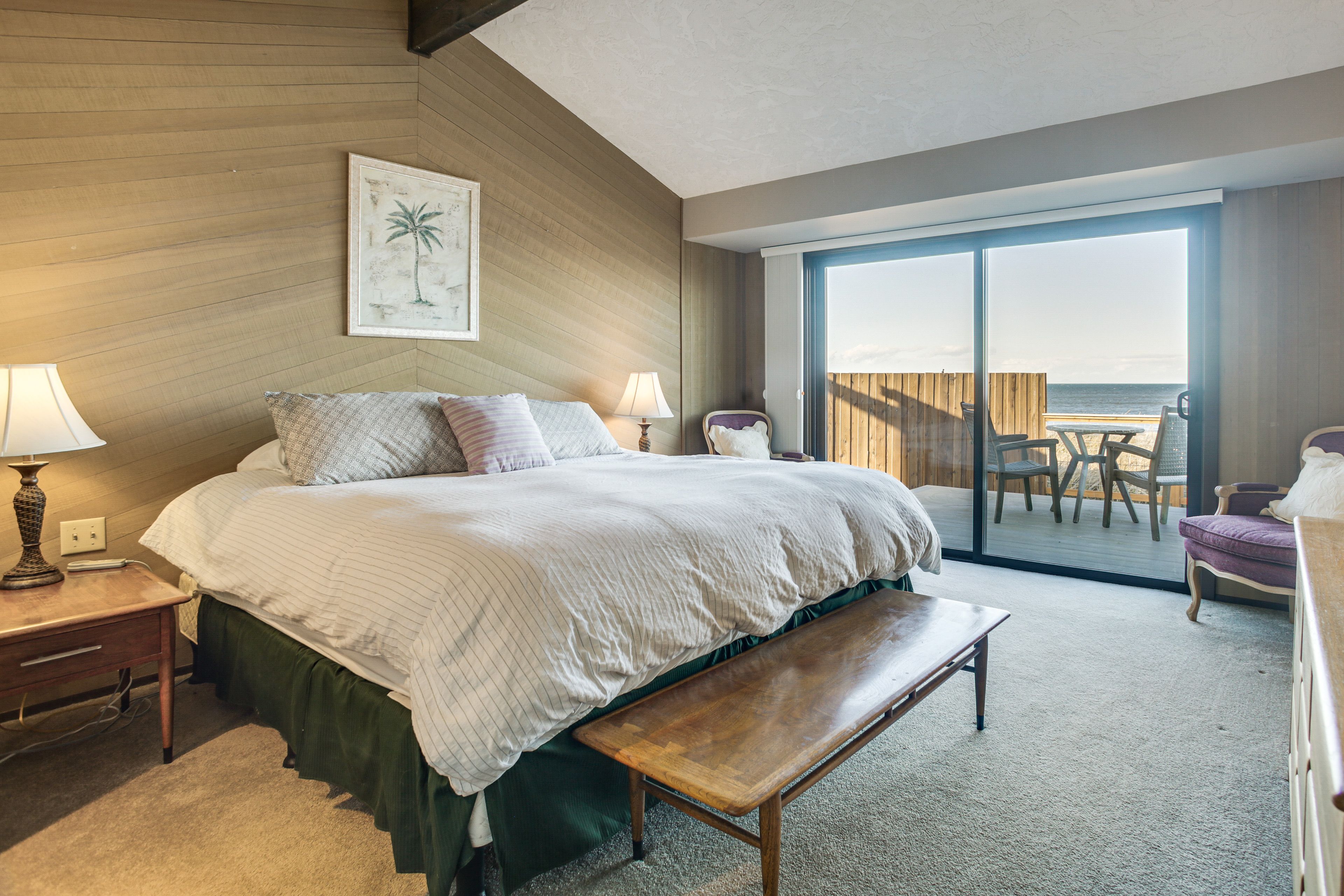 Bedroom 1 | King Bed | Main Floor