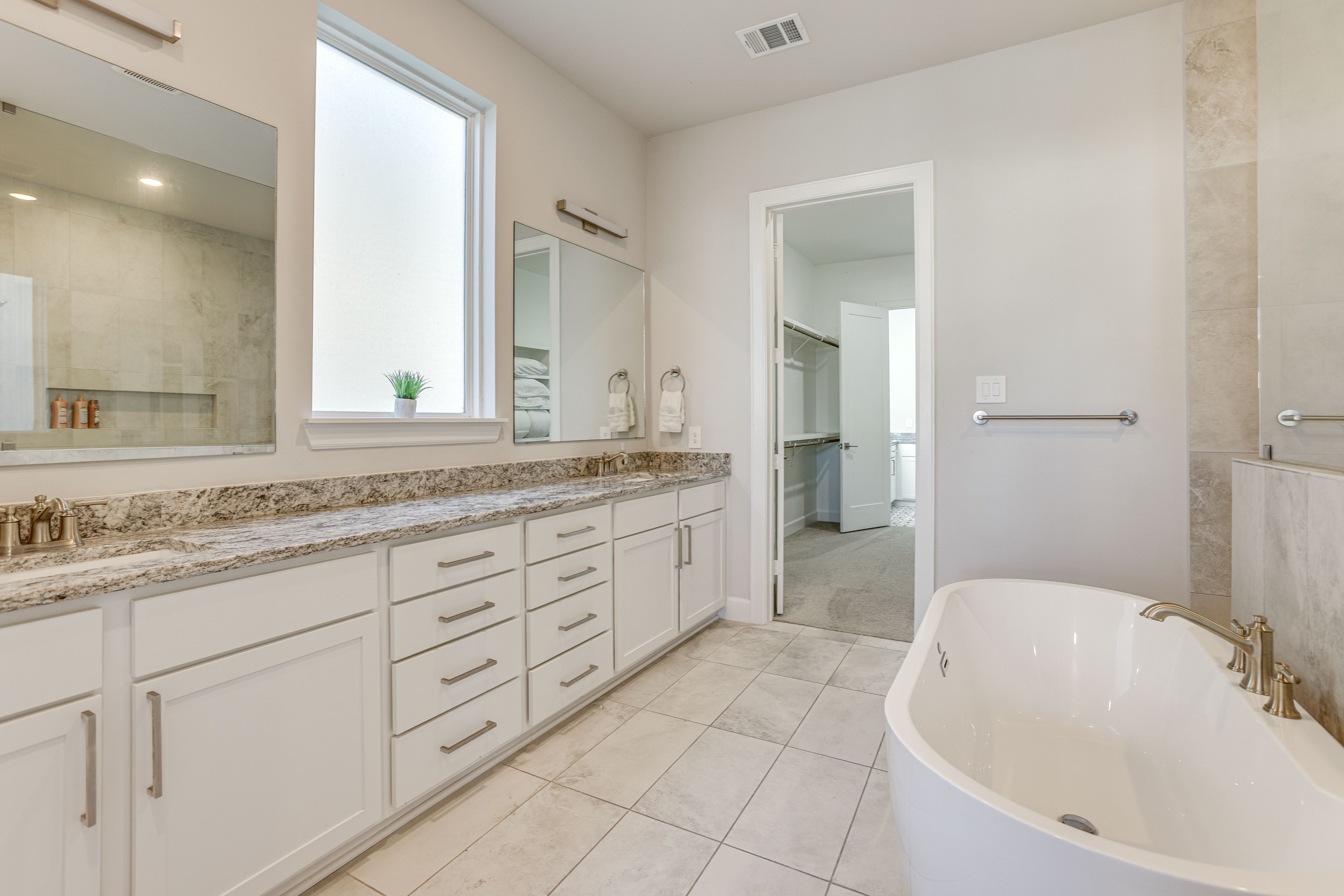 En-Suite Bathroom | 2nd Floor