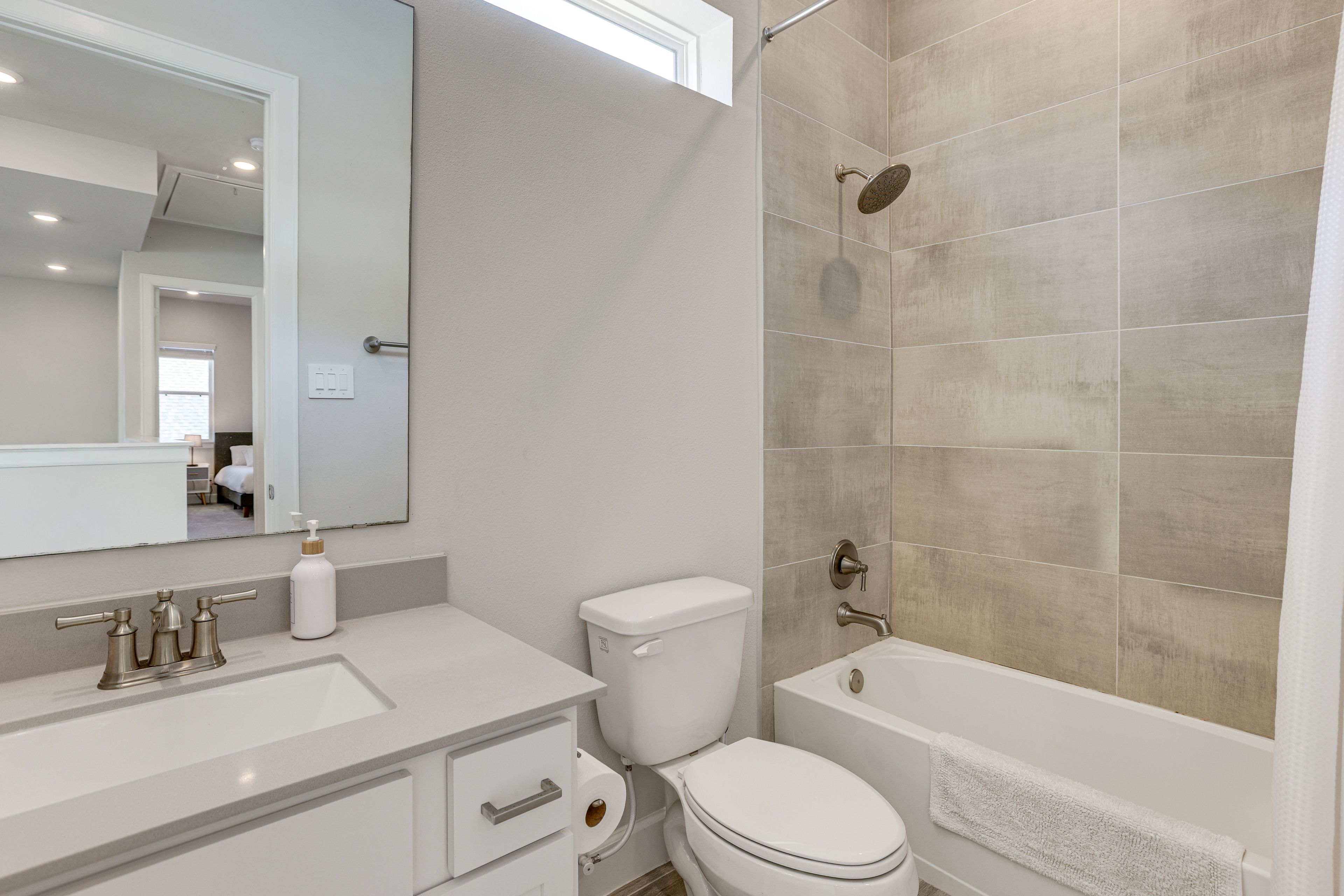 Bathroom | 2nd Floor