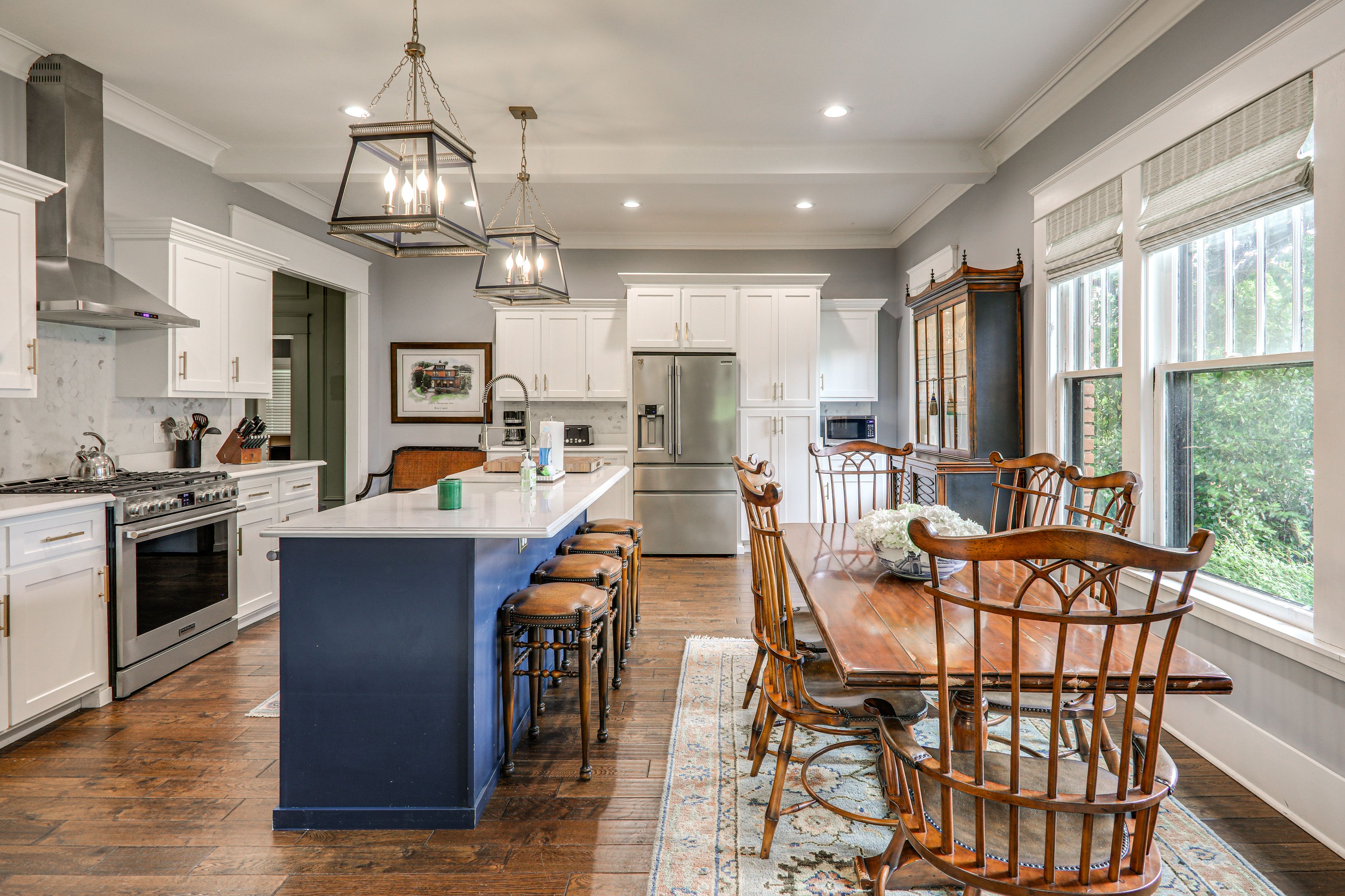 Kitchen | Dining Table | Breakfast Bar | 1st Floor
