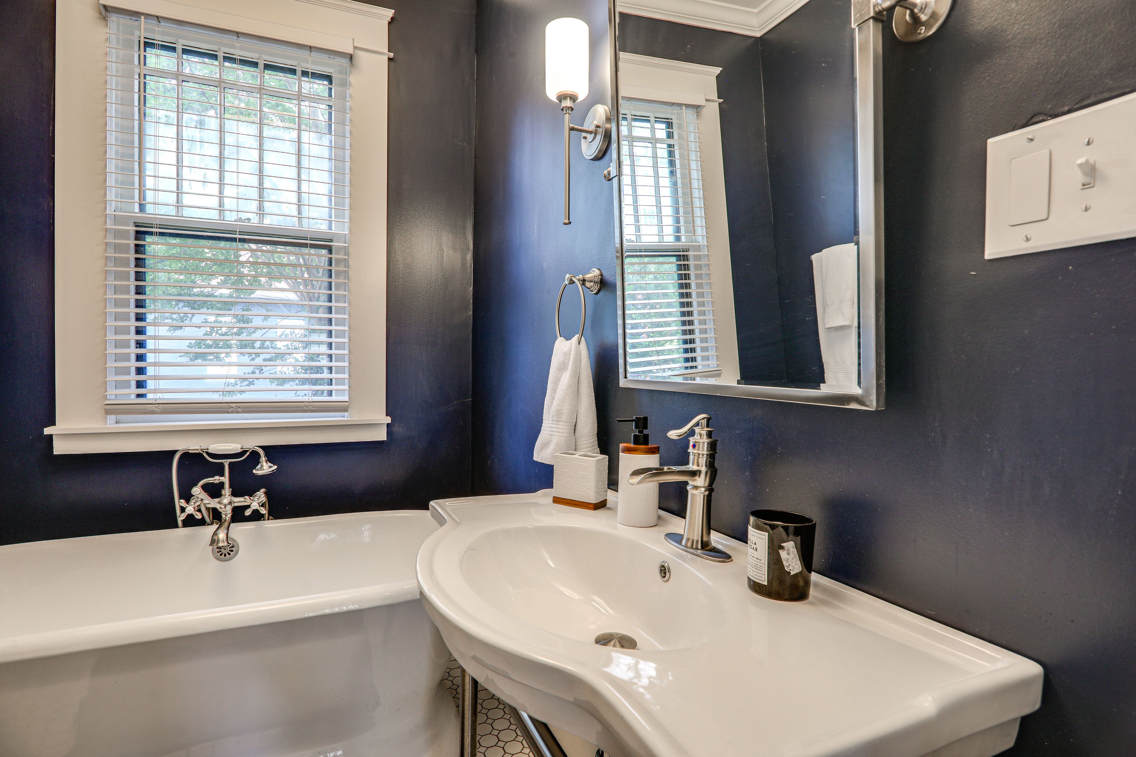 Full Bathroom | 1st Floor