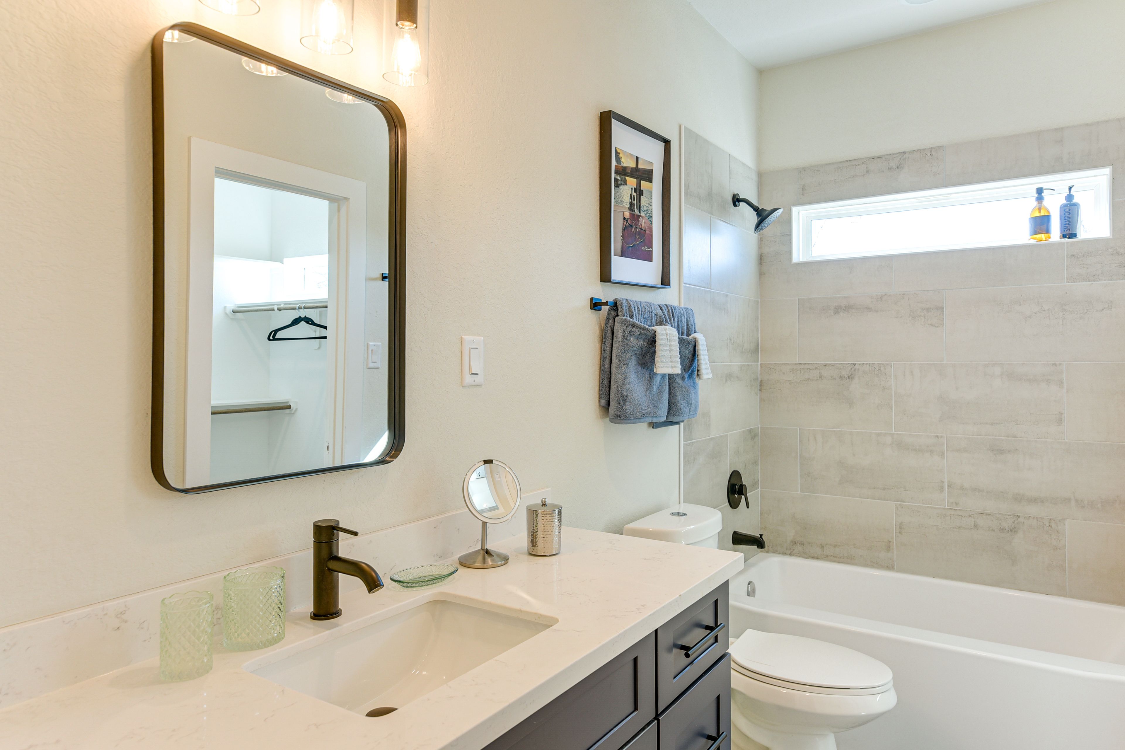 Full Bathroom | 2nd Floor