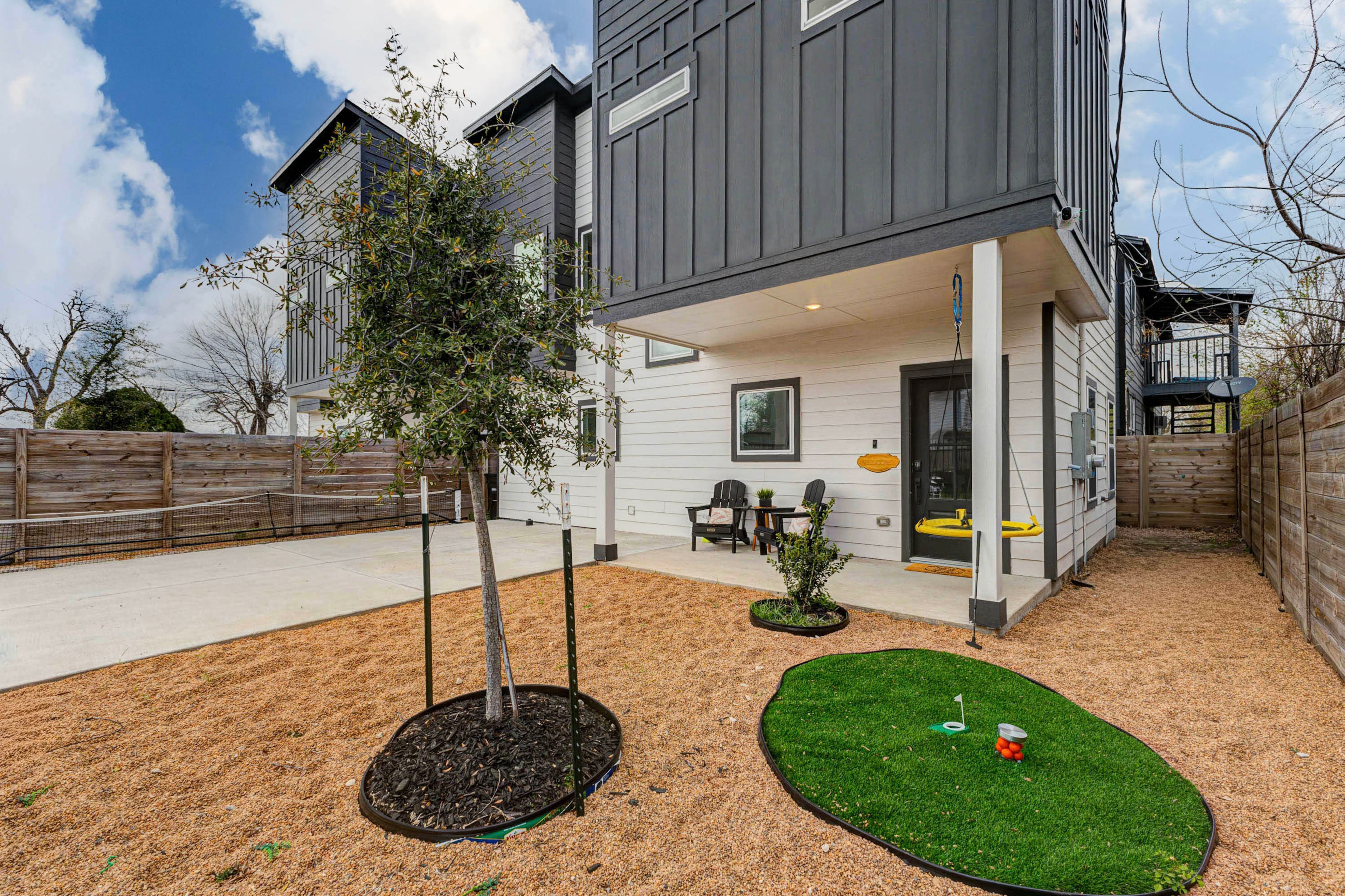 Covered Patio | Fenced Front Yard | Paddleball Net