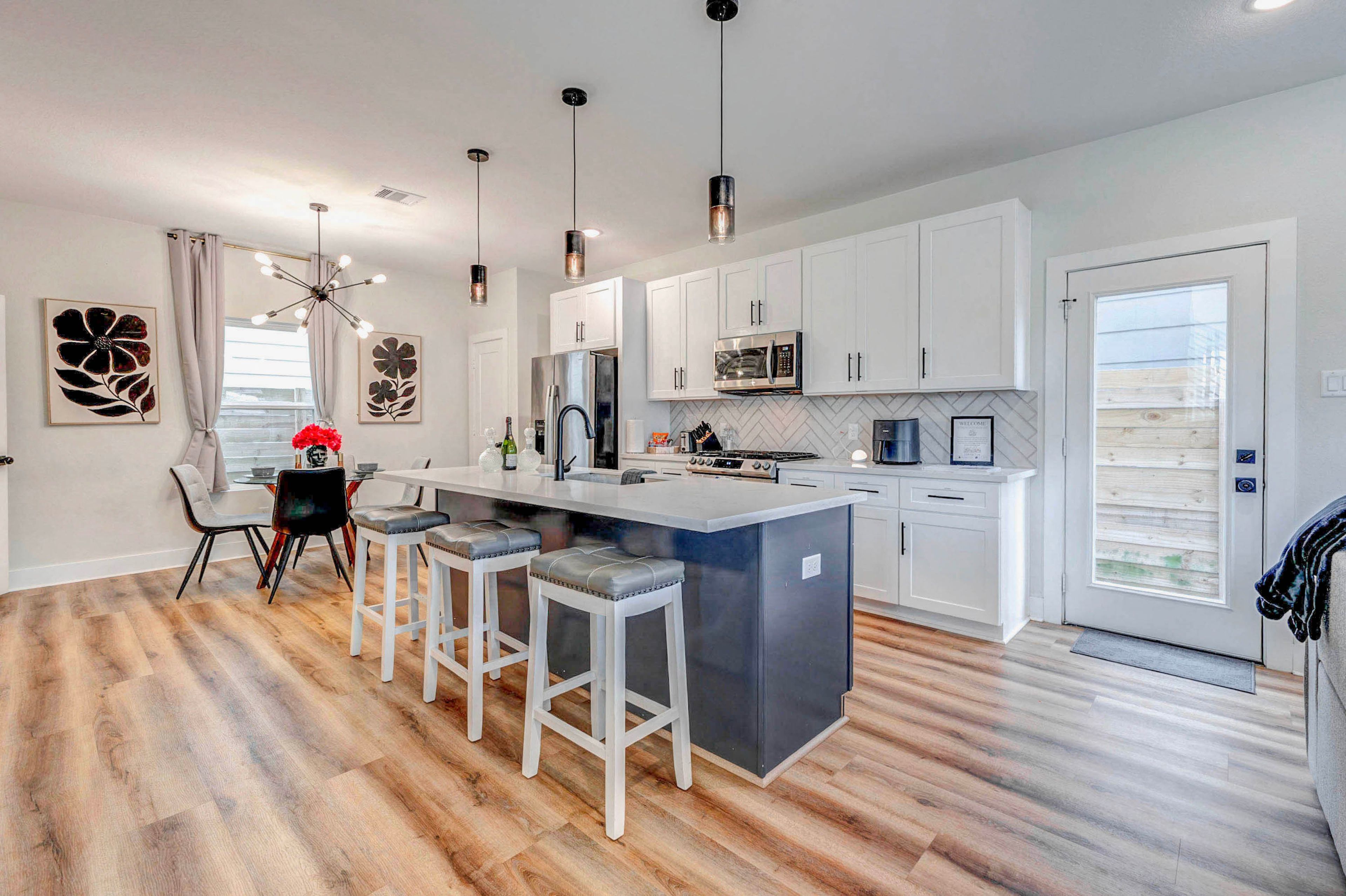 Dining Table | Breakfast Bar | Kitchen