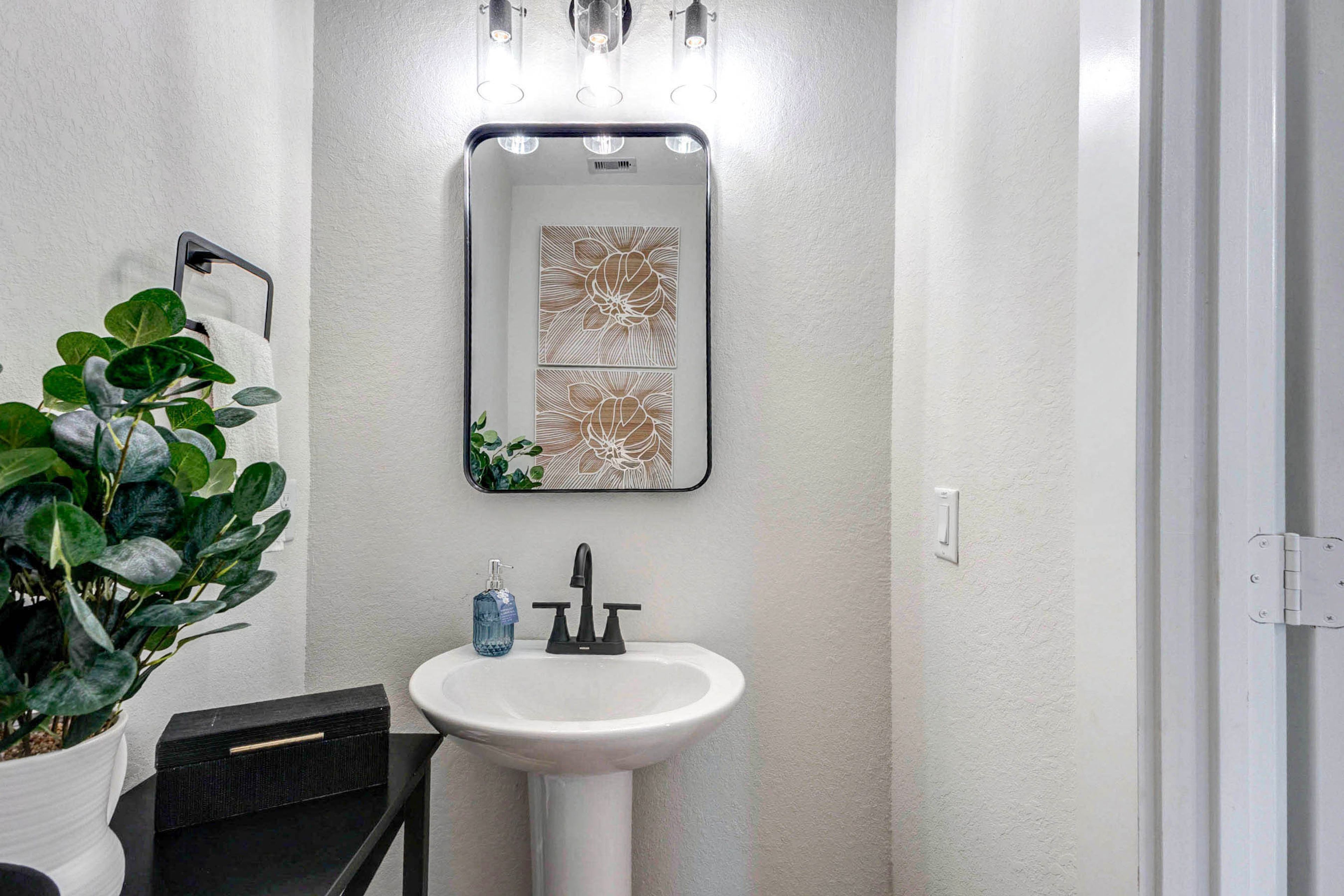 Half Bathroom | 1st Floor