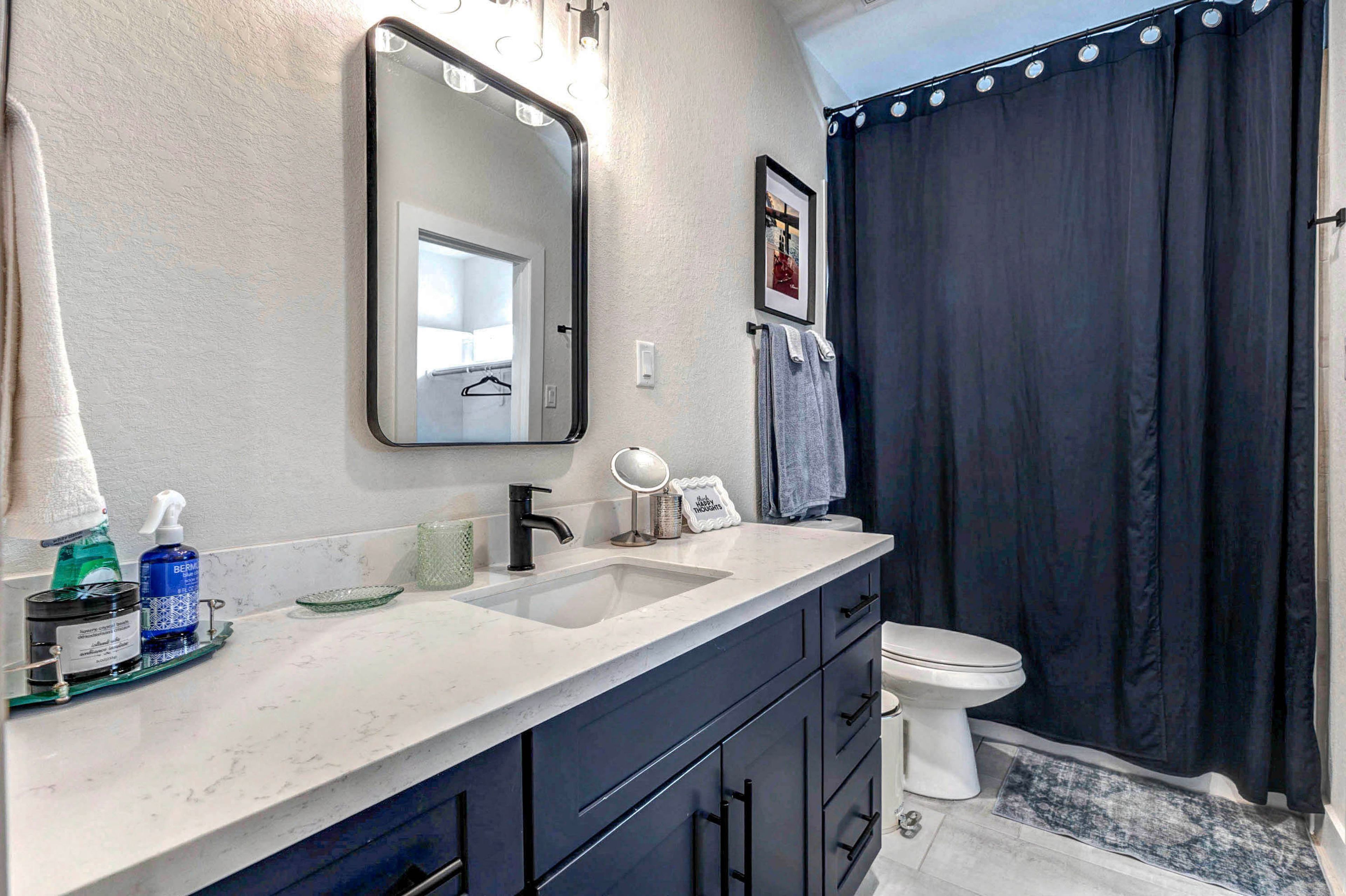 Full Bathroom | 2nd Floor