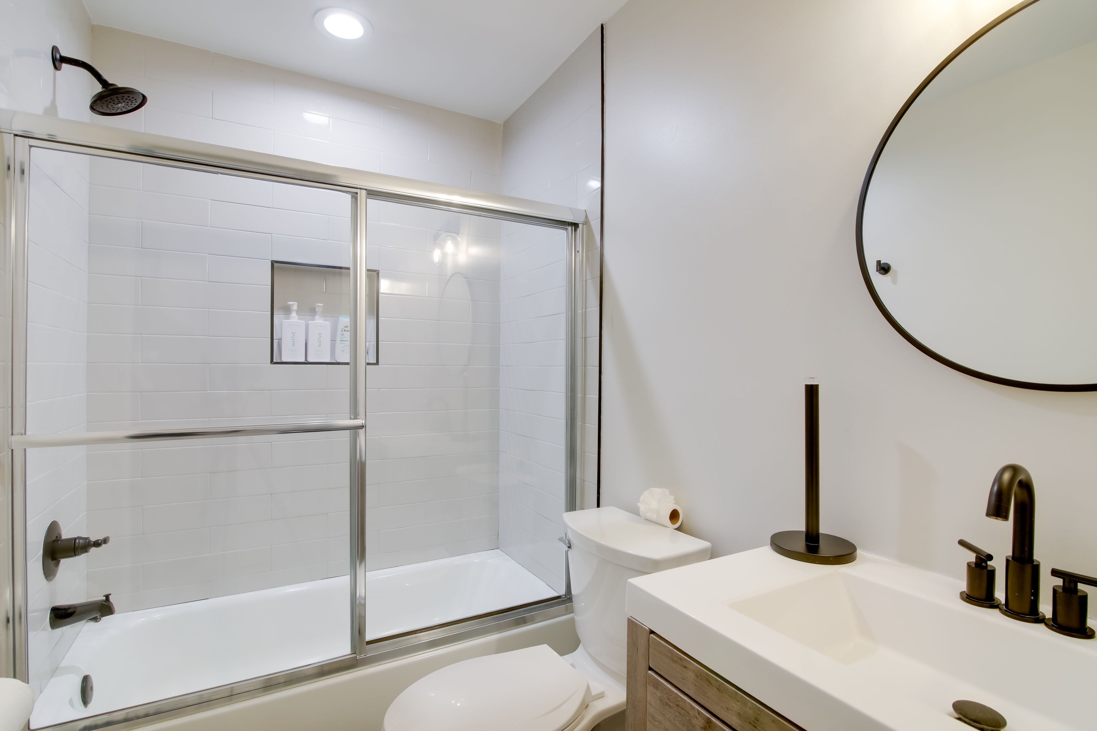 Full Bathroom | 2nd Floor