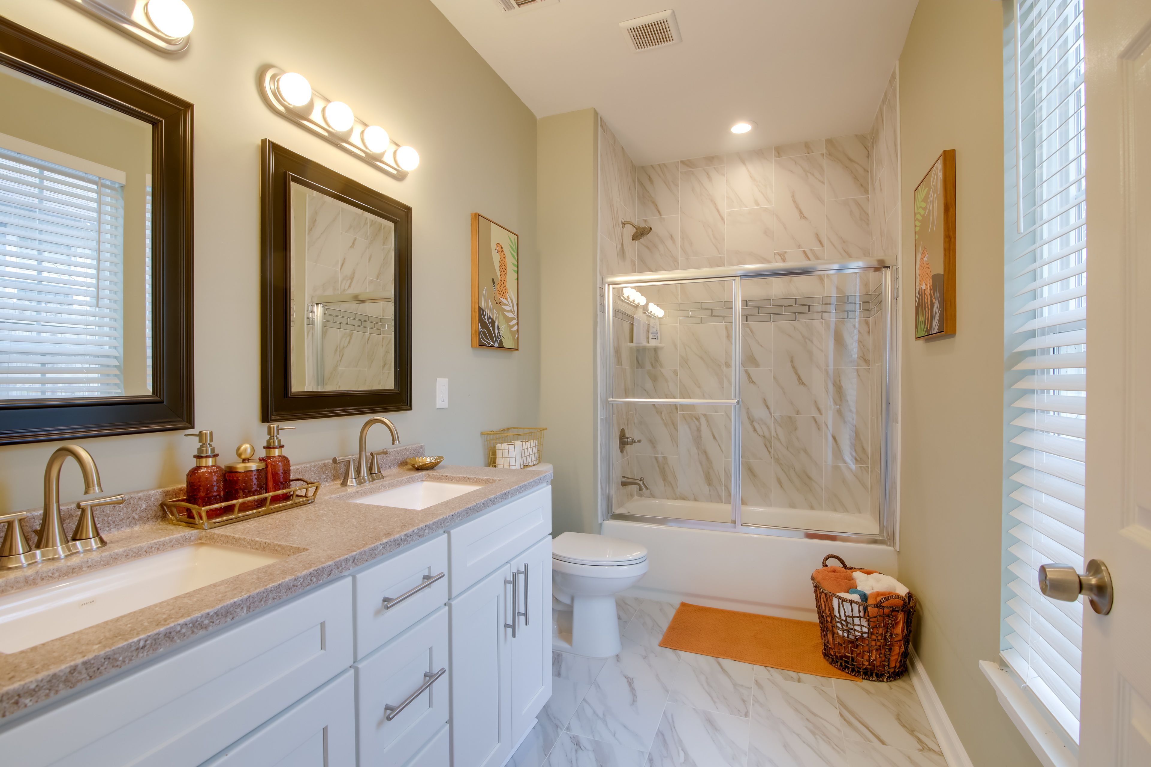 Full Bathroom | 1st Floor