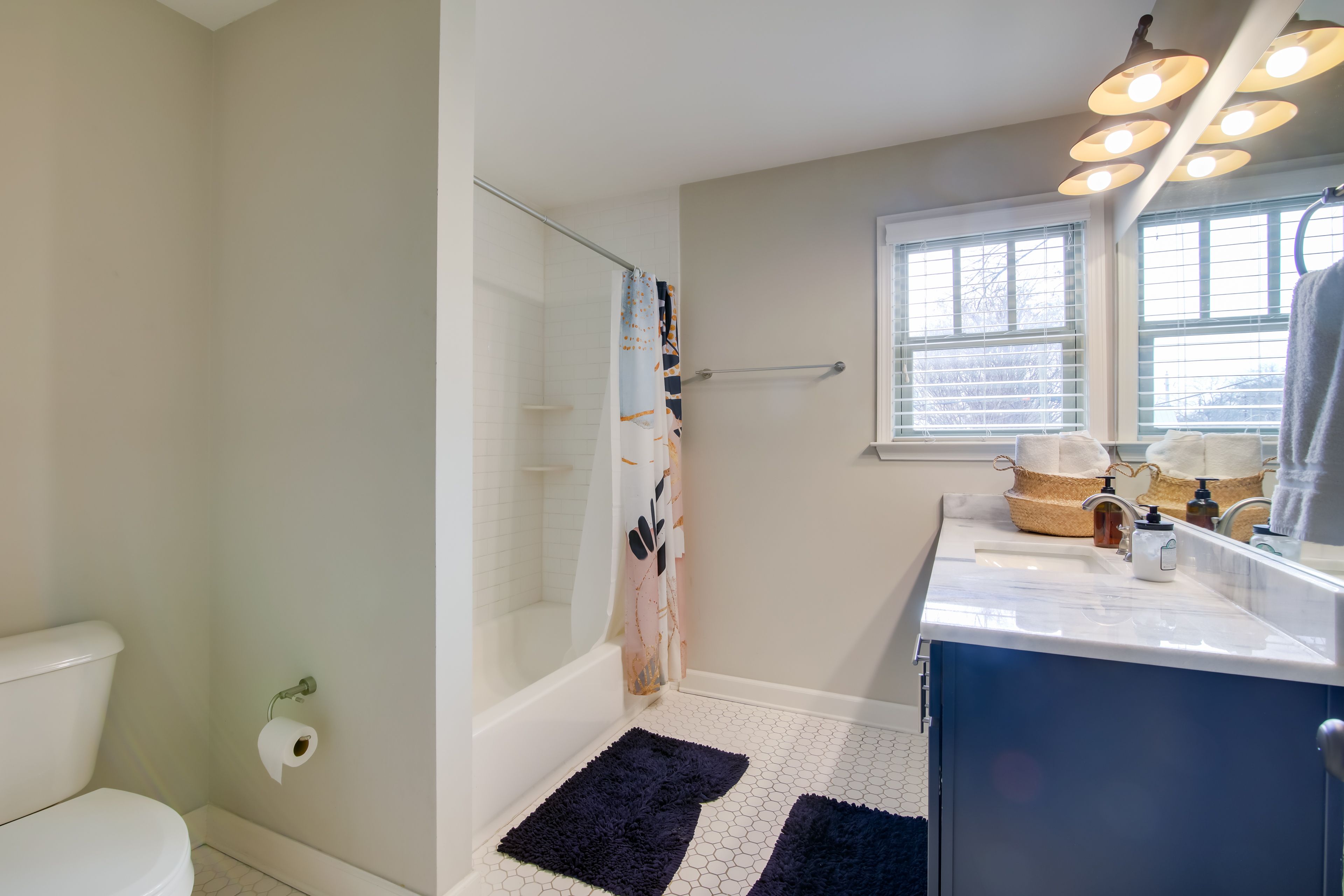 Full Bath | 2nd Floor