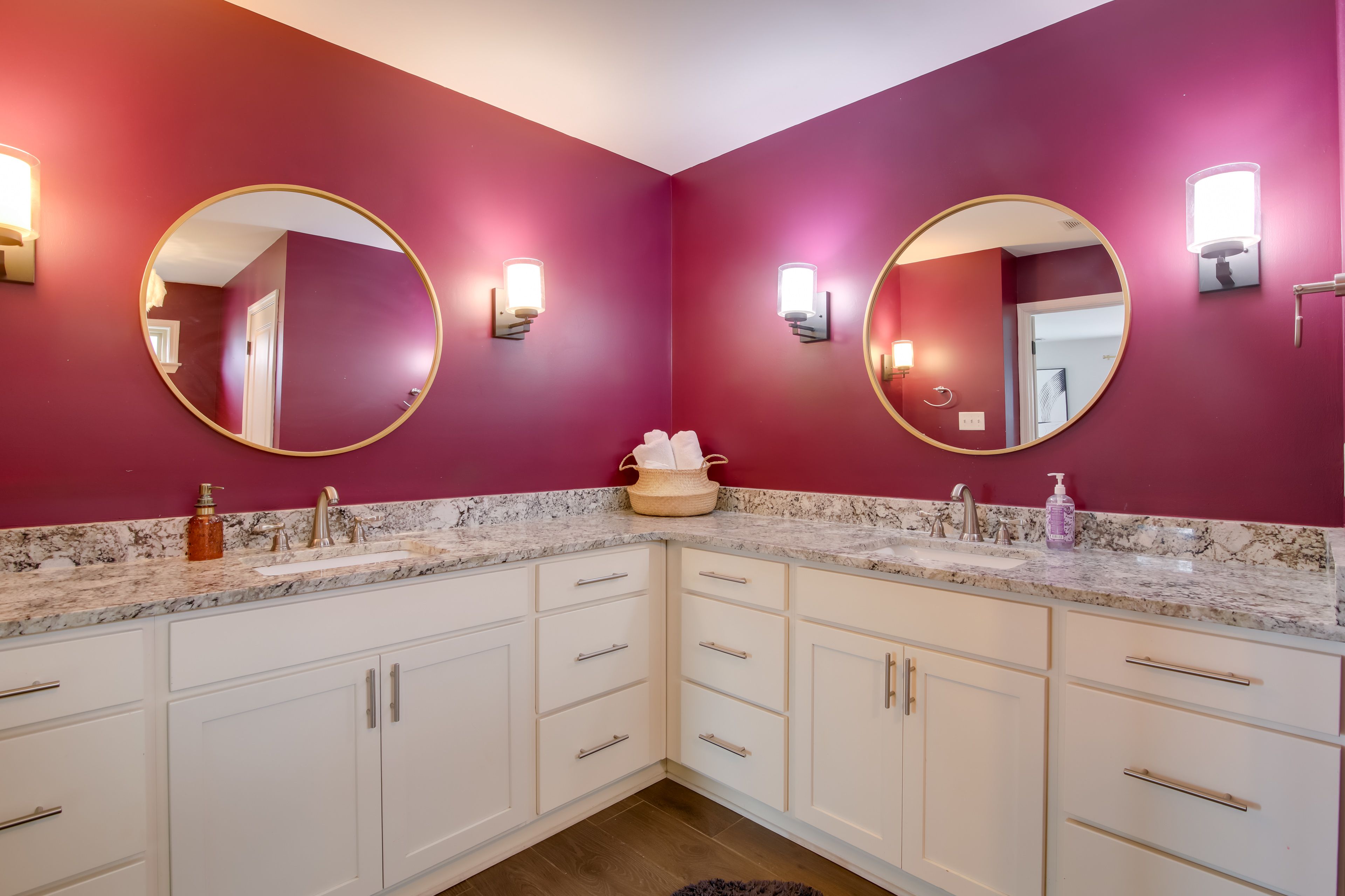 Full Bath | 2nd Floor