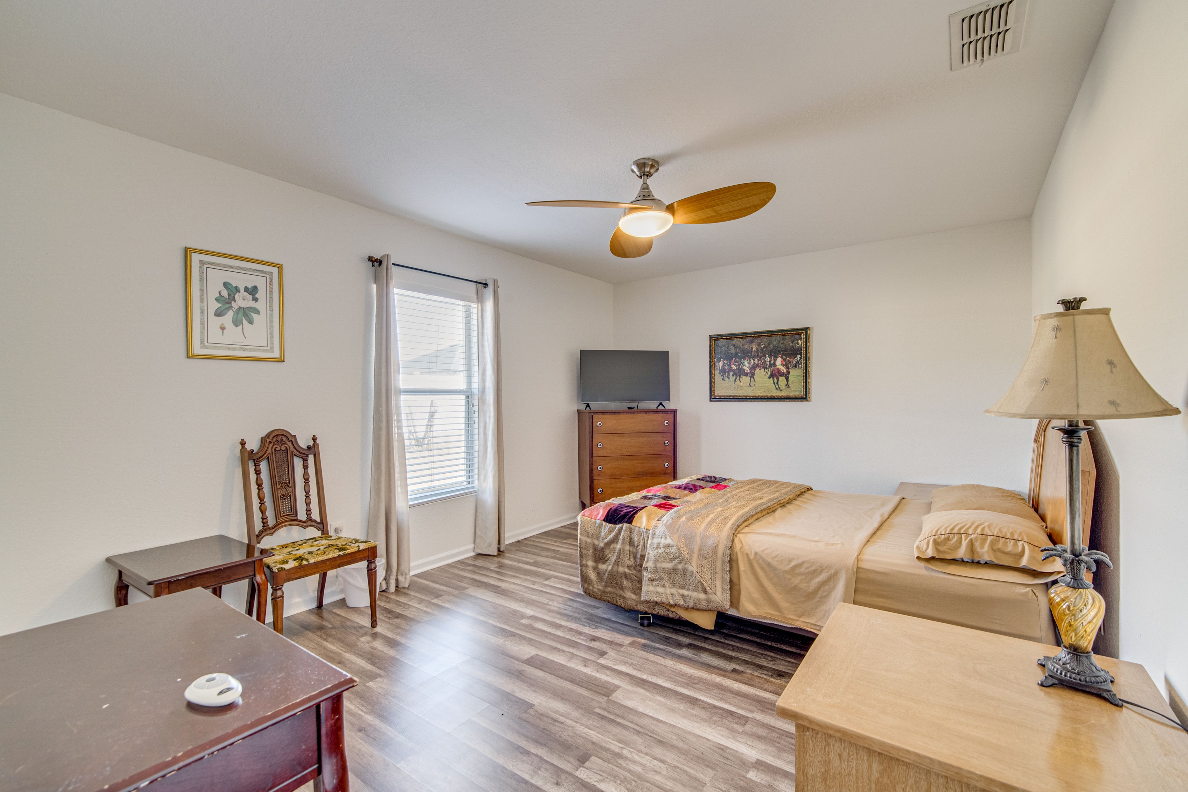 Bedroom 3 | Queen Bed