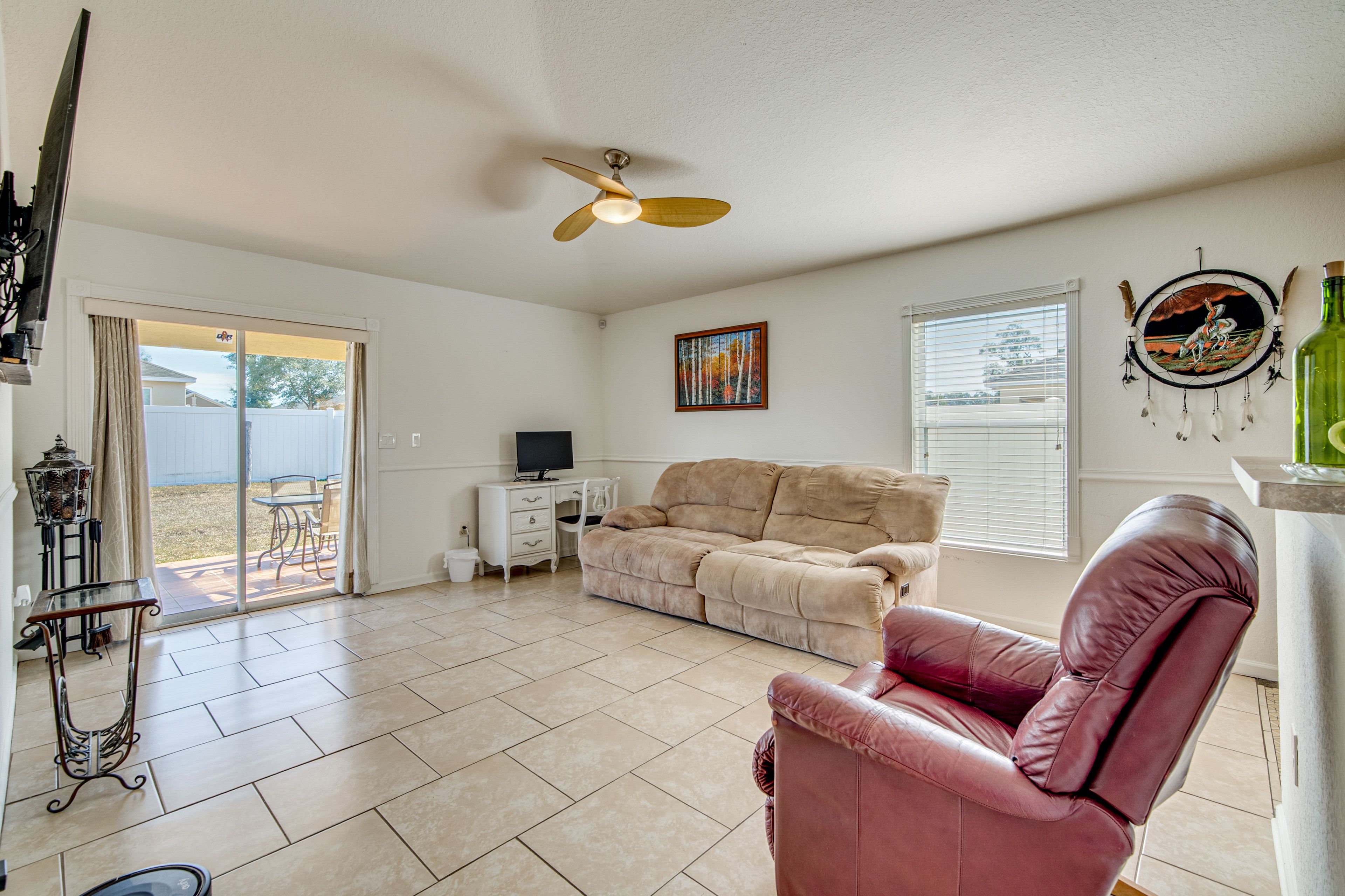 Living Room | Flat-Screen TV