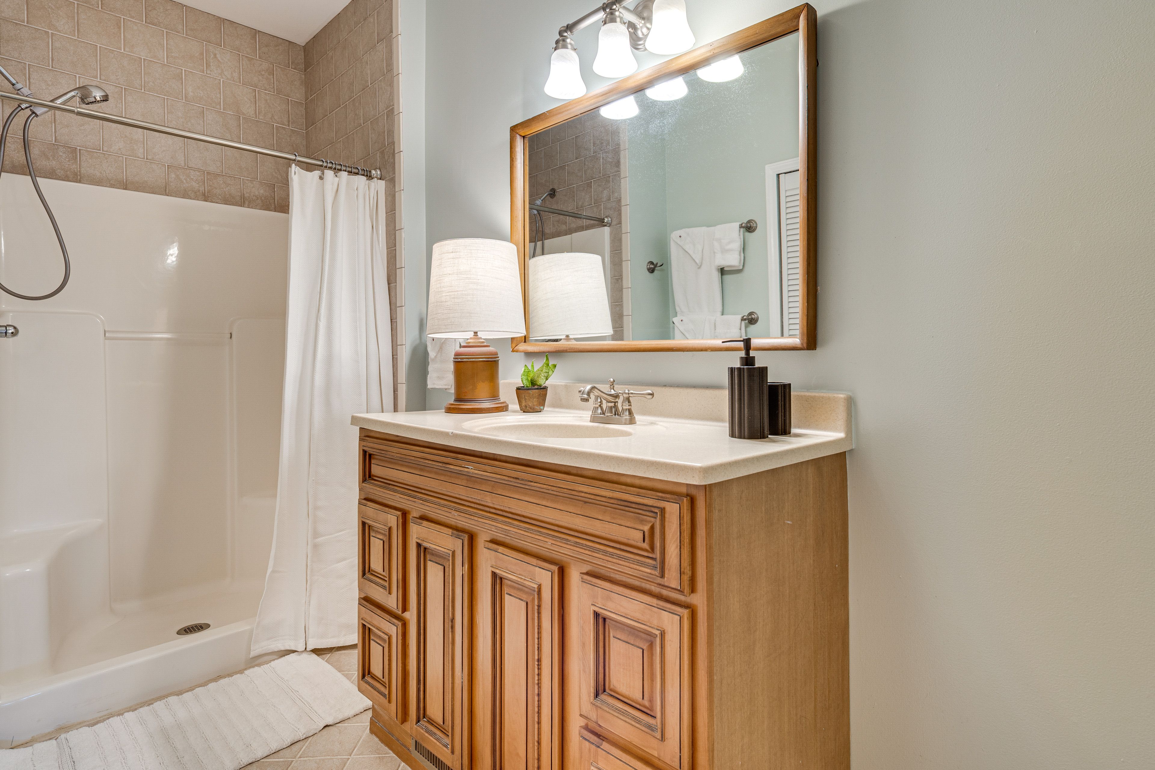 Bathroom | Main Level