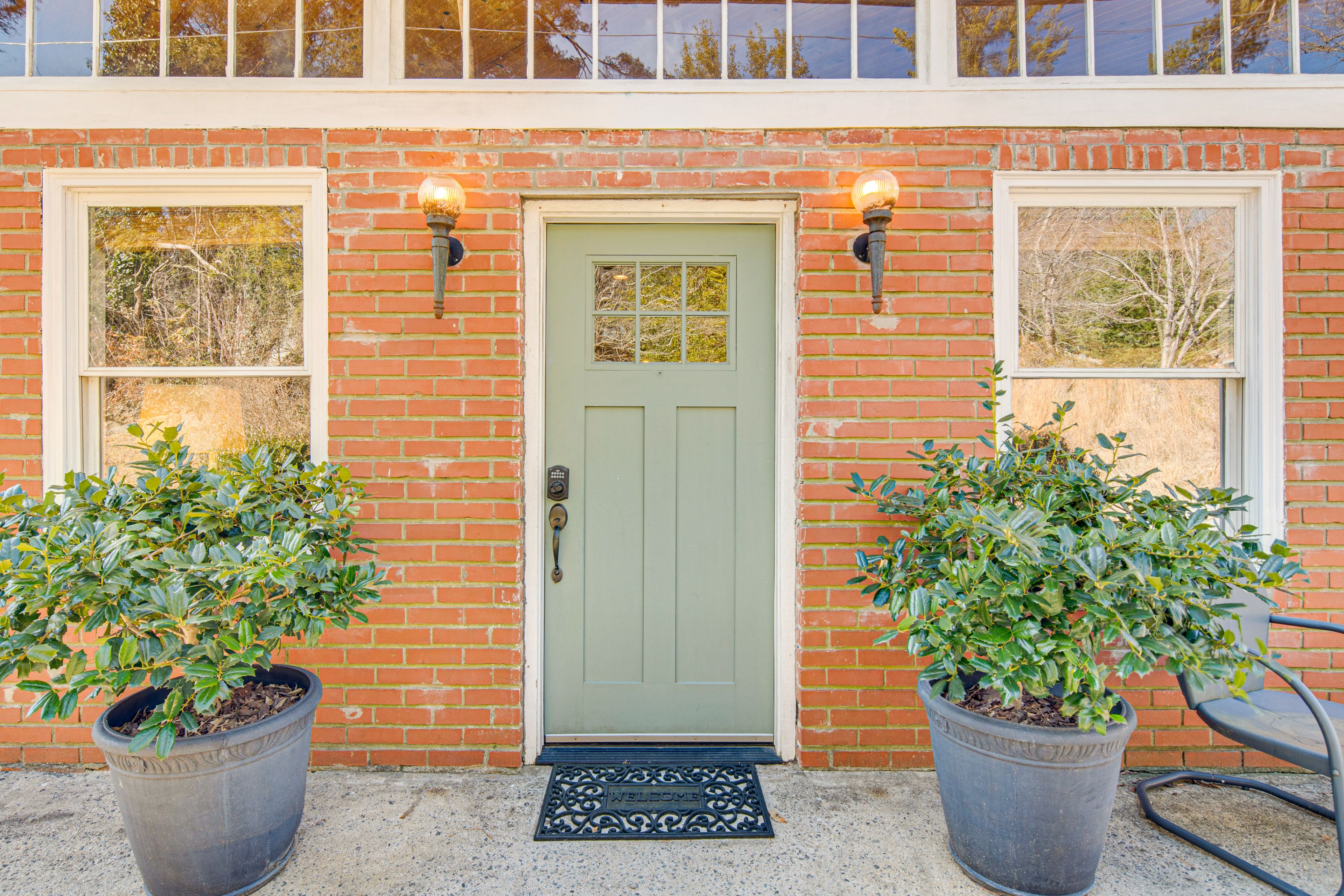 Exterior | Steps to Main Street