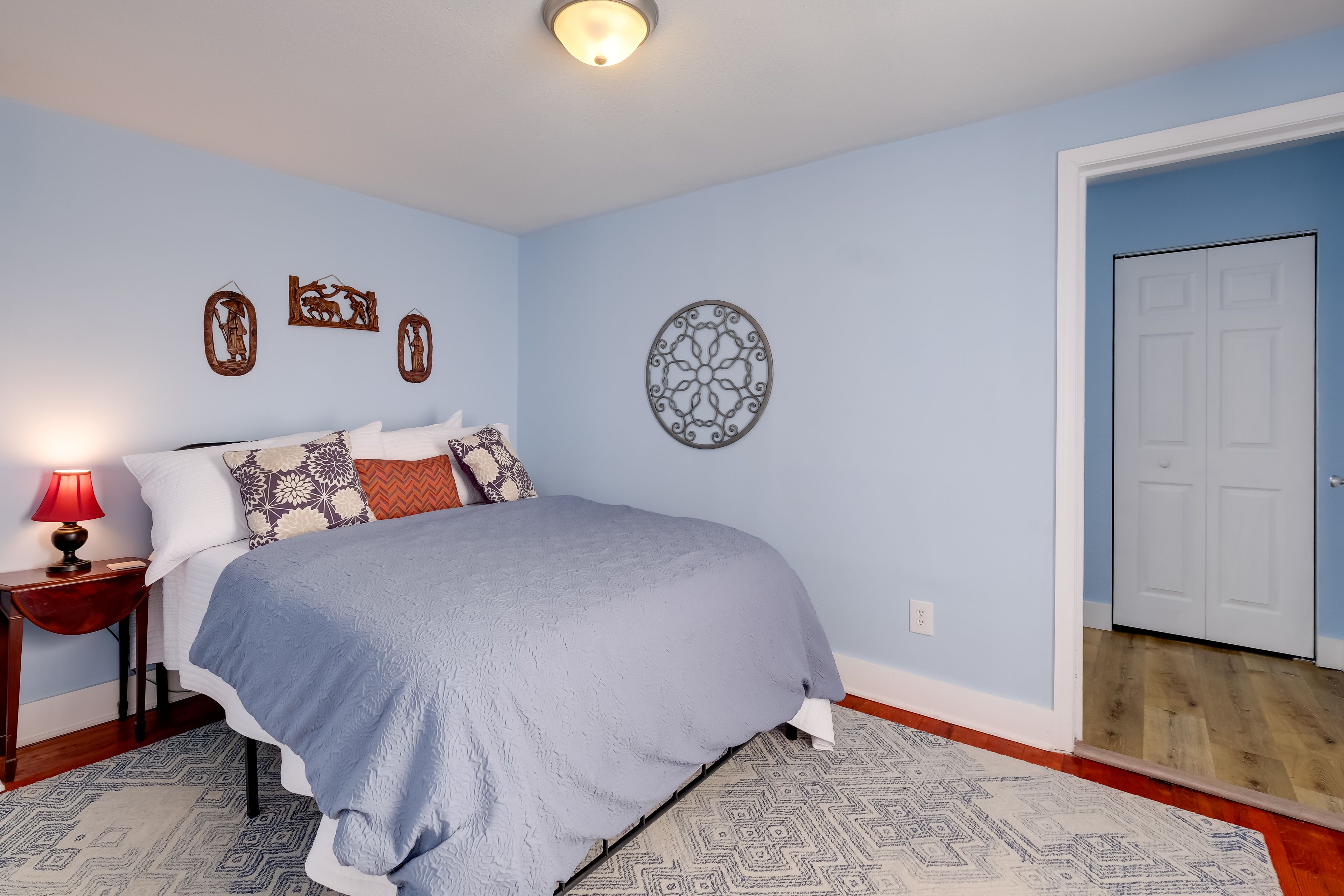 Bedroom 1 | Queen Bed