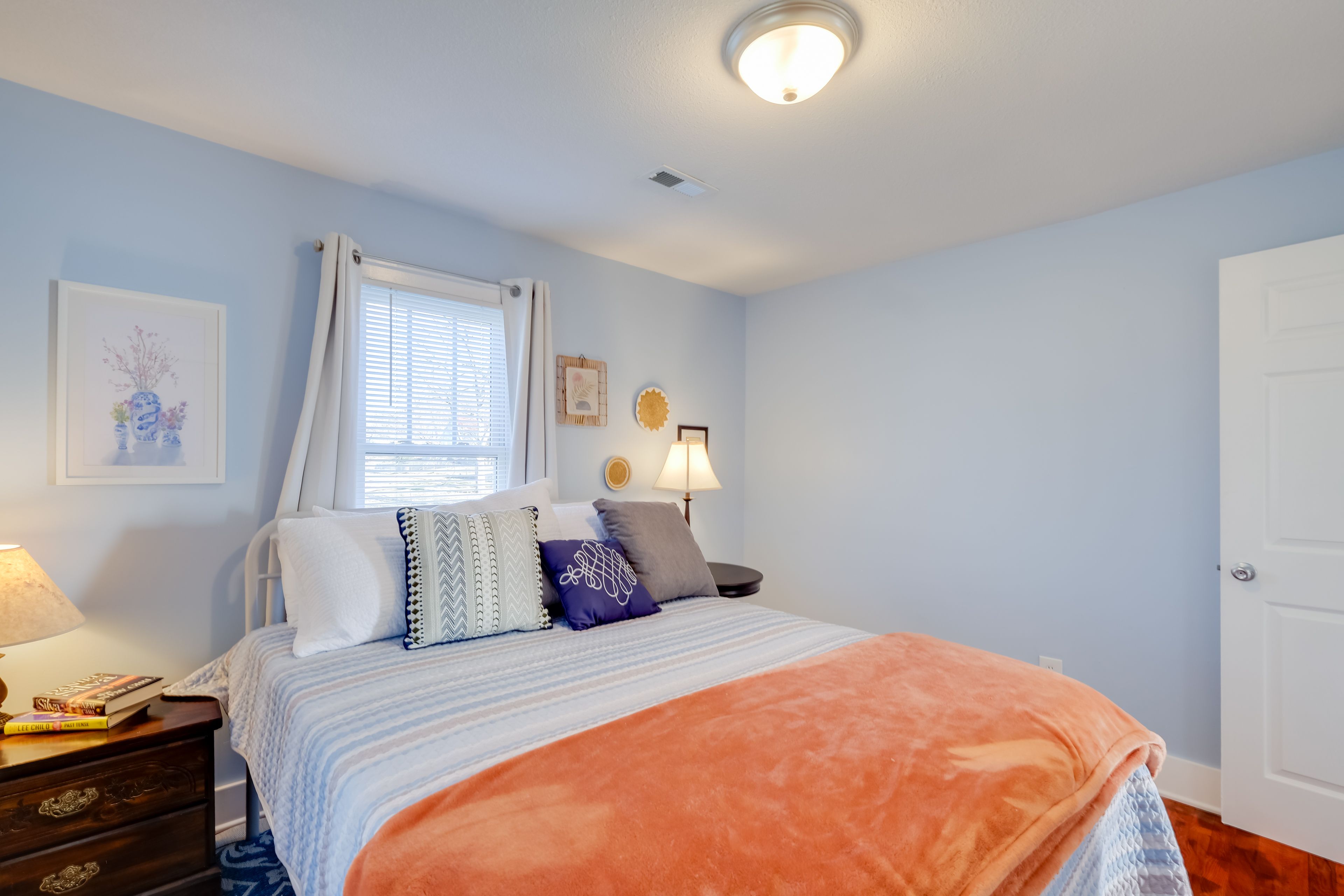 Bedroom 2 | Queen Bed