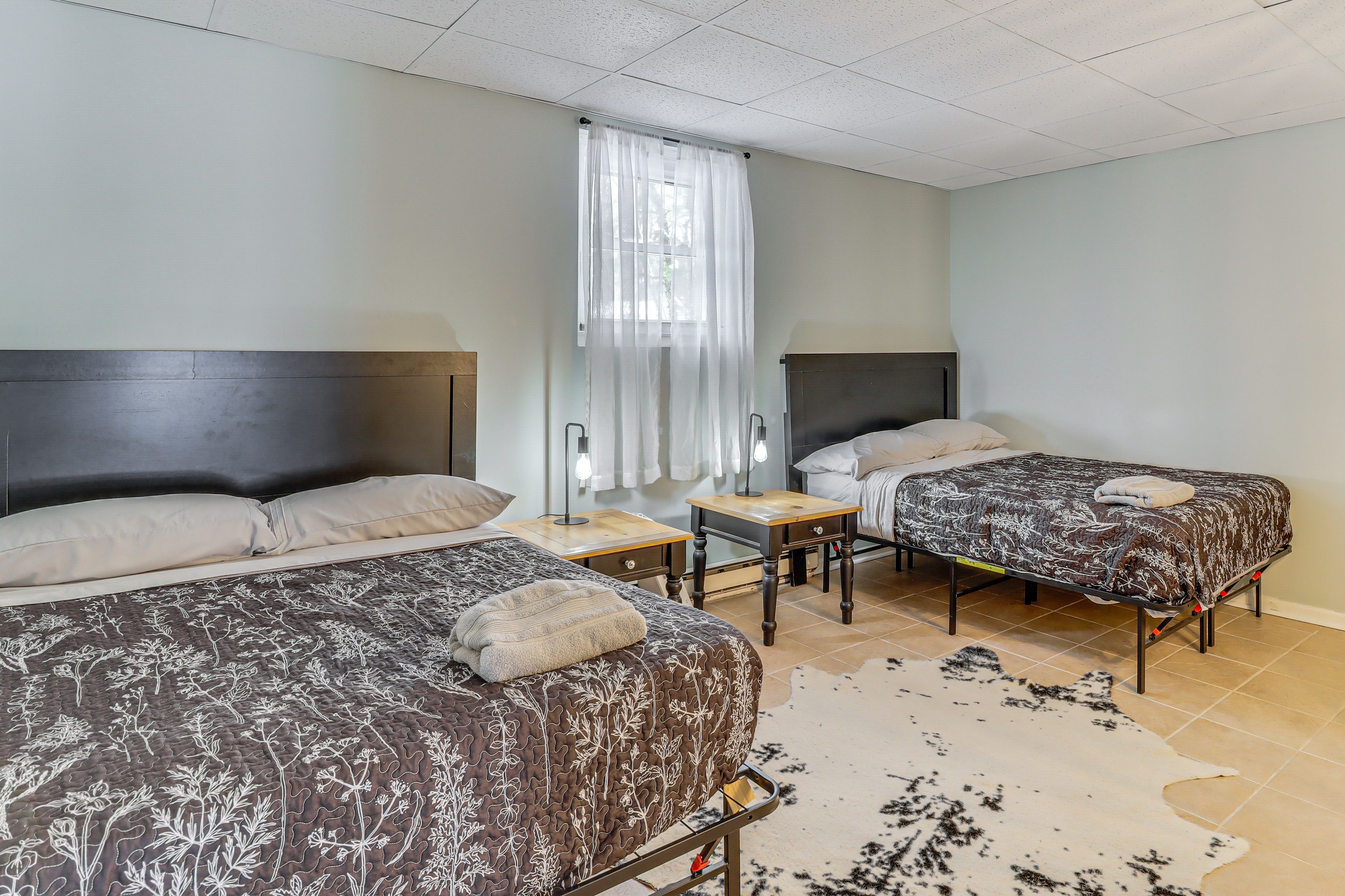 Sleeping Nook | 2 Full Beds | 1st Floor