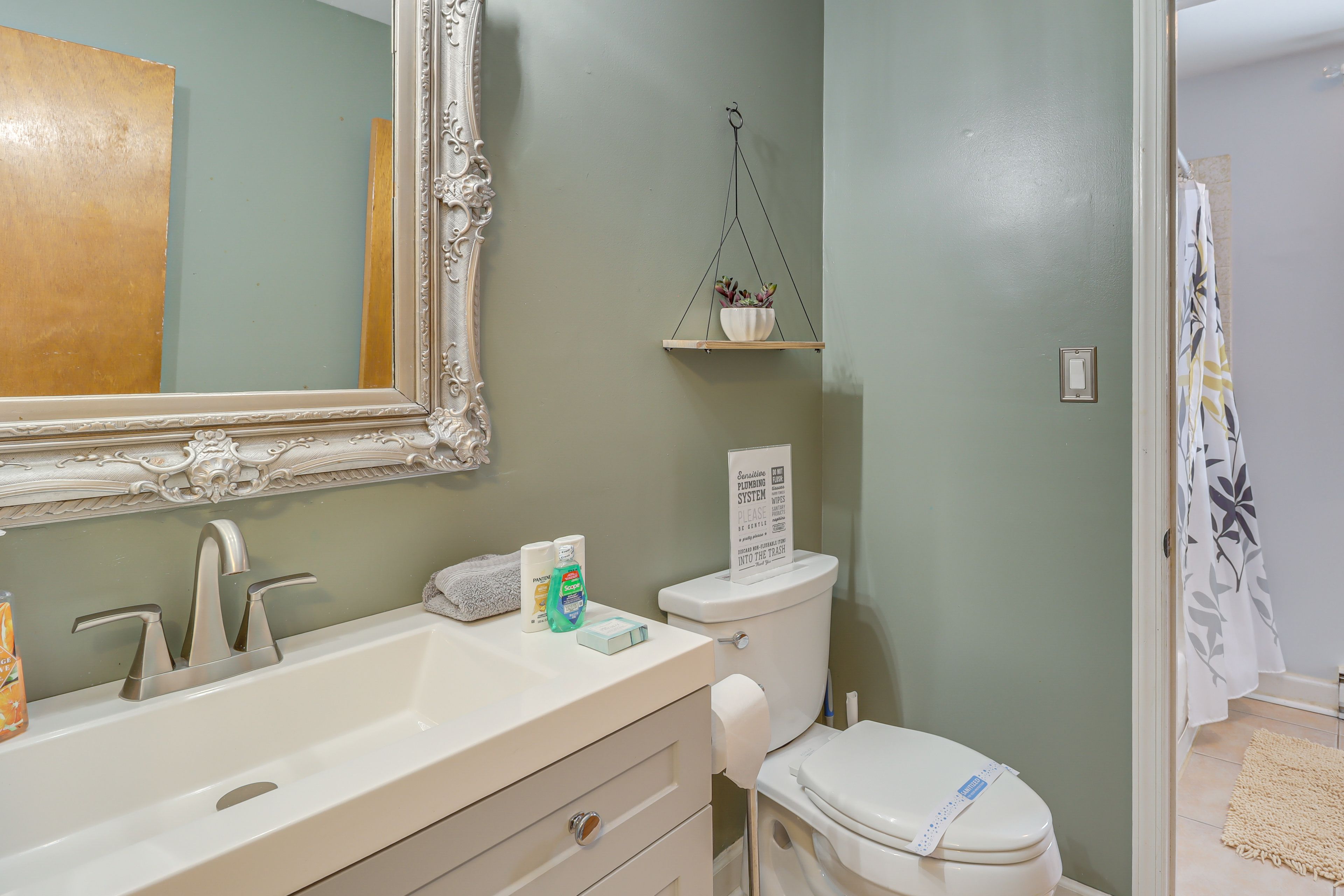 Bathroom | Bathtub/Shower | 2nd Floor