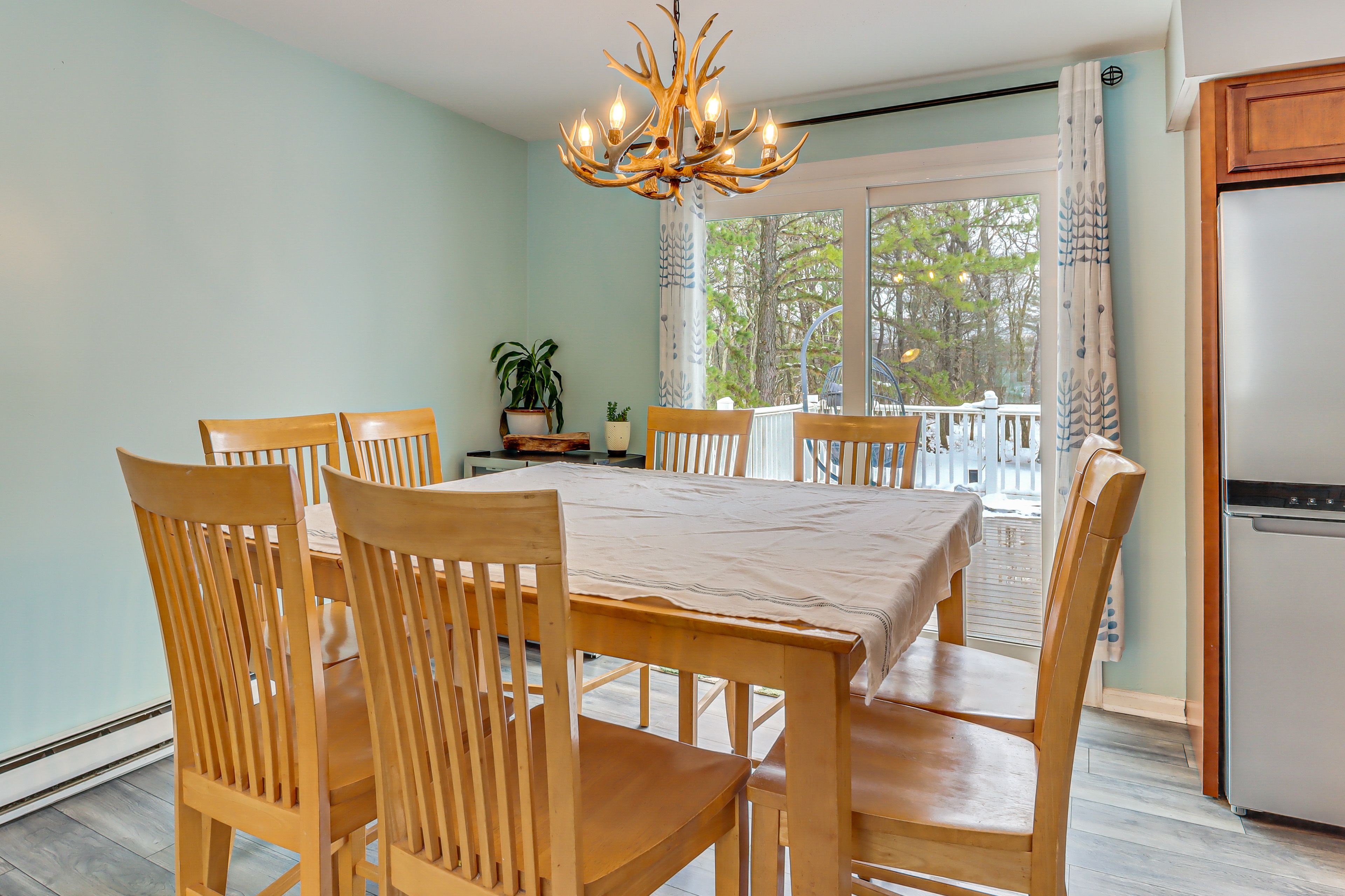 Dining Area | Dishware/Flatware Provided | 2nd Floor