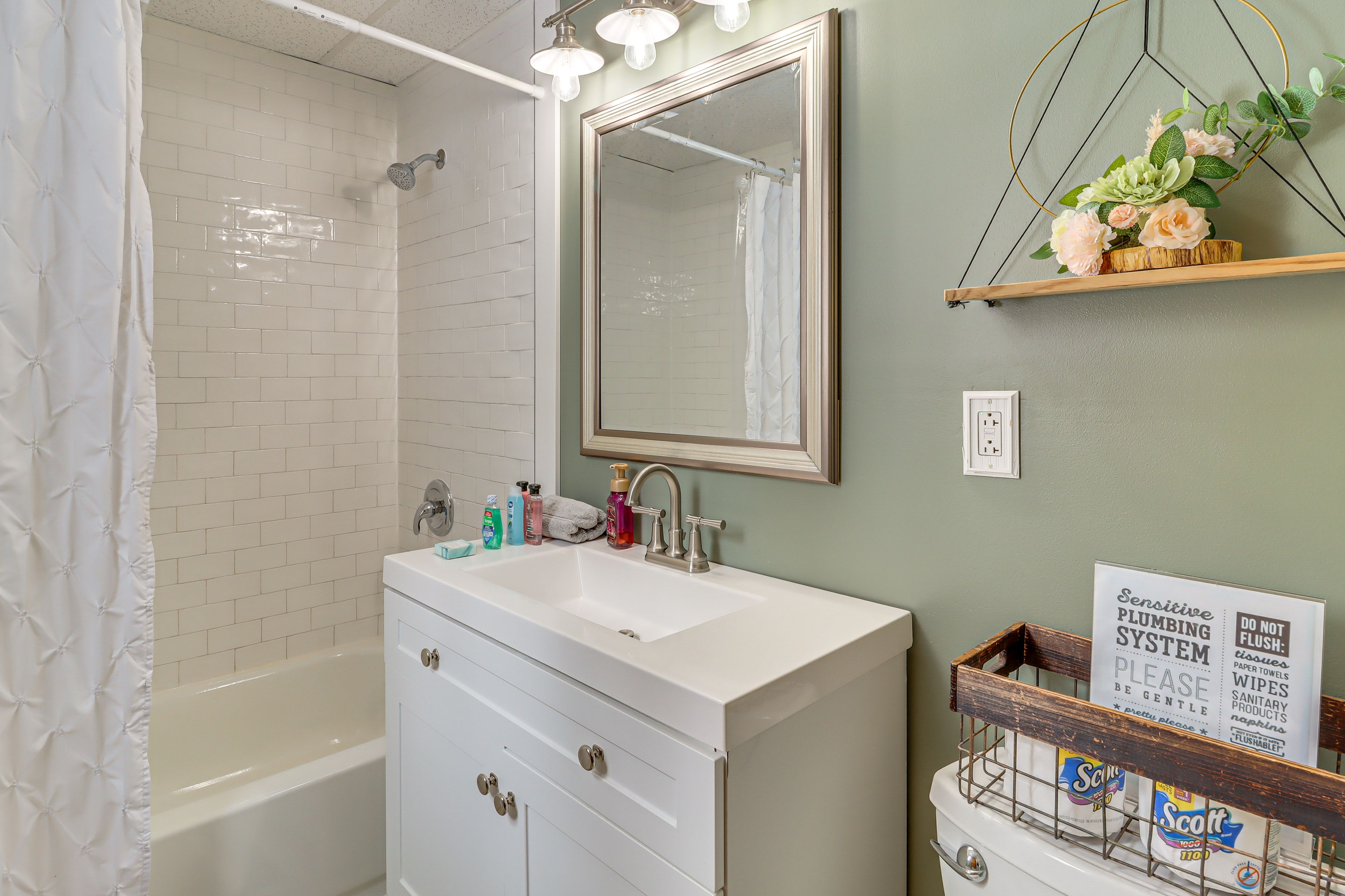 Bathroom | 1st Floor