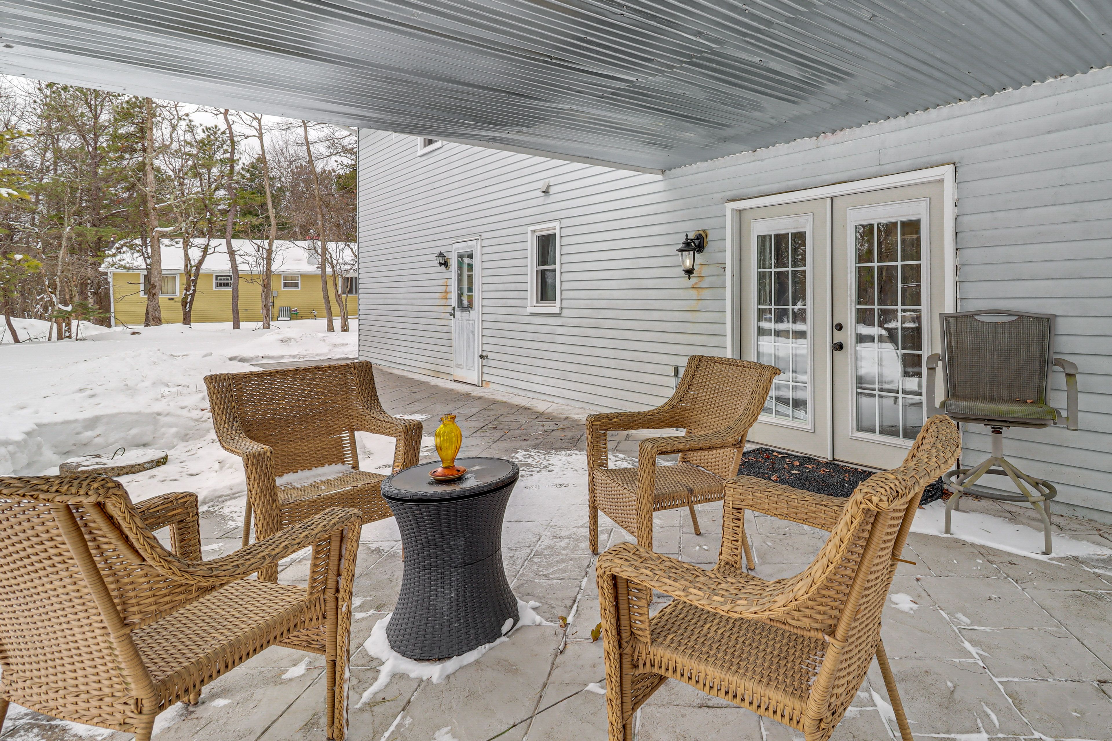 Patio | Deck | Grill | Fire Pit | Playset
