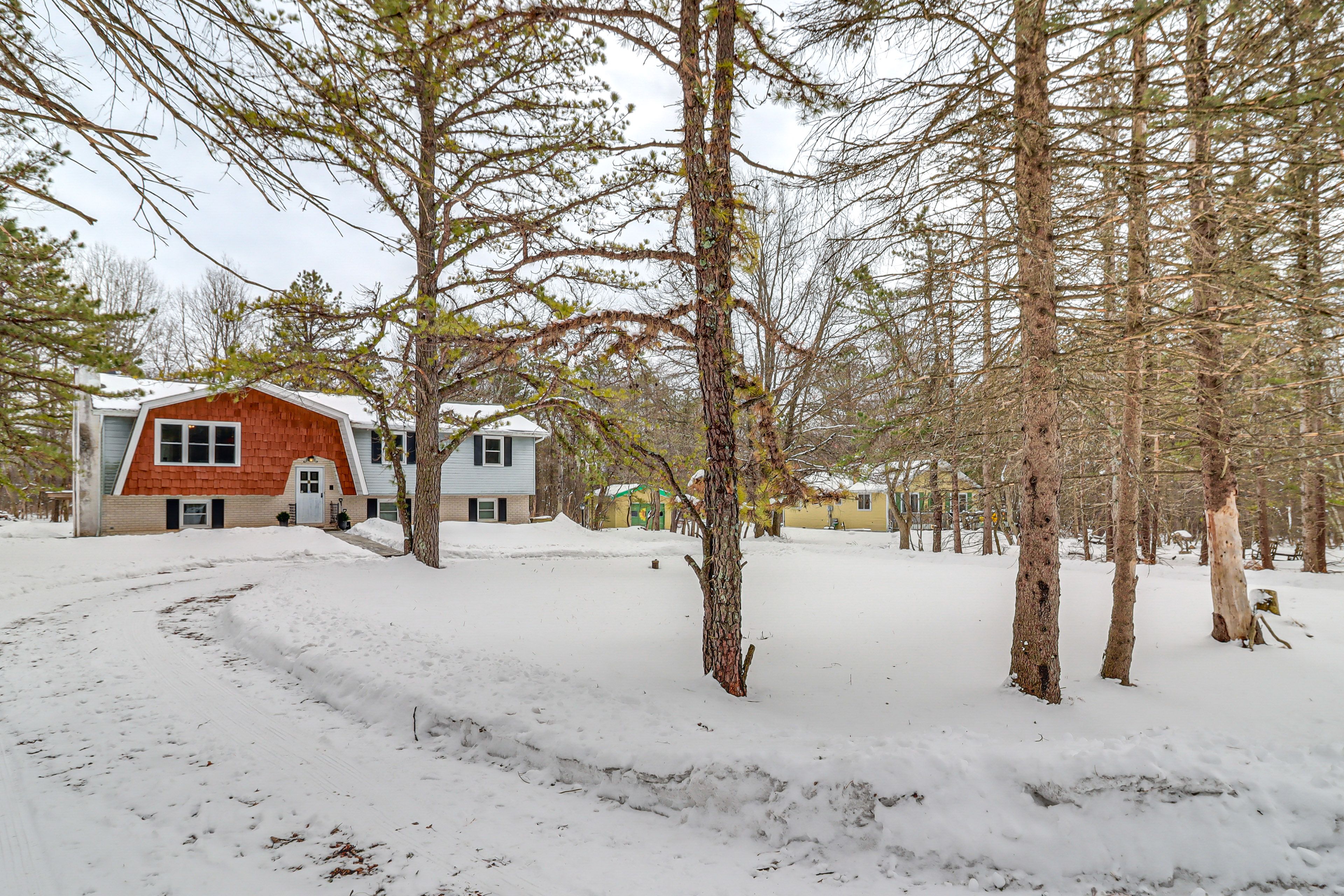 Parking | Driveway (4 Vehicles) | Garage Unavailable