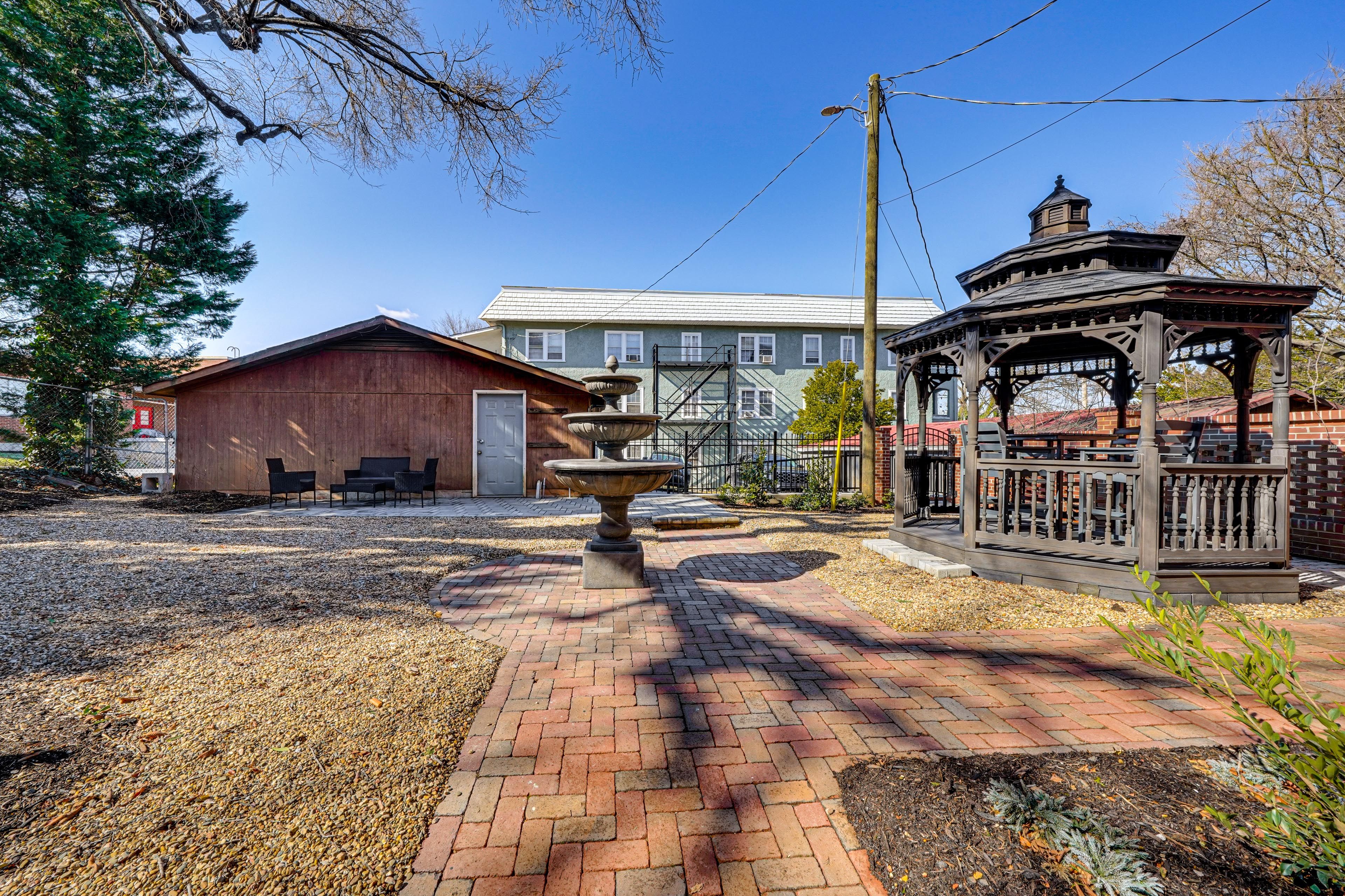 Backyard | Gazebo w/ Seating