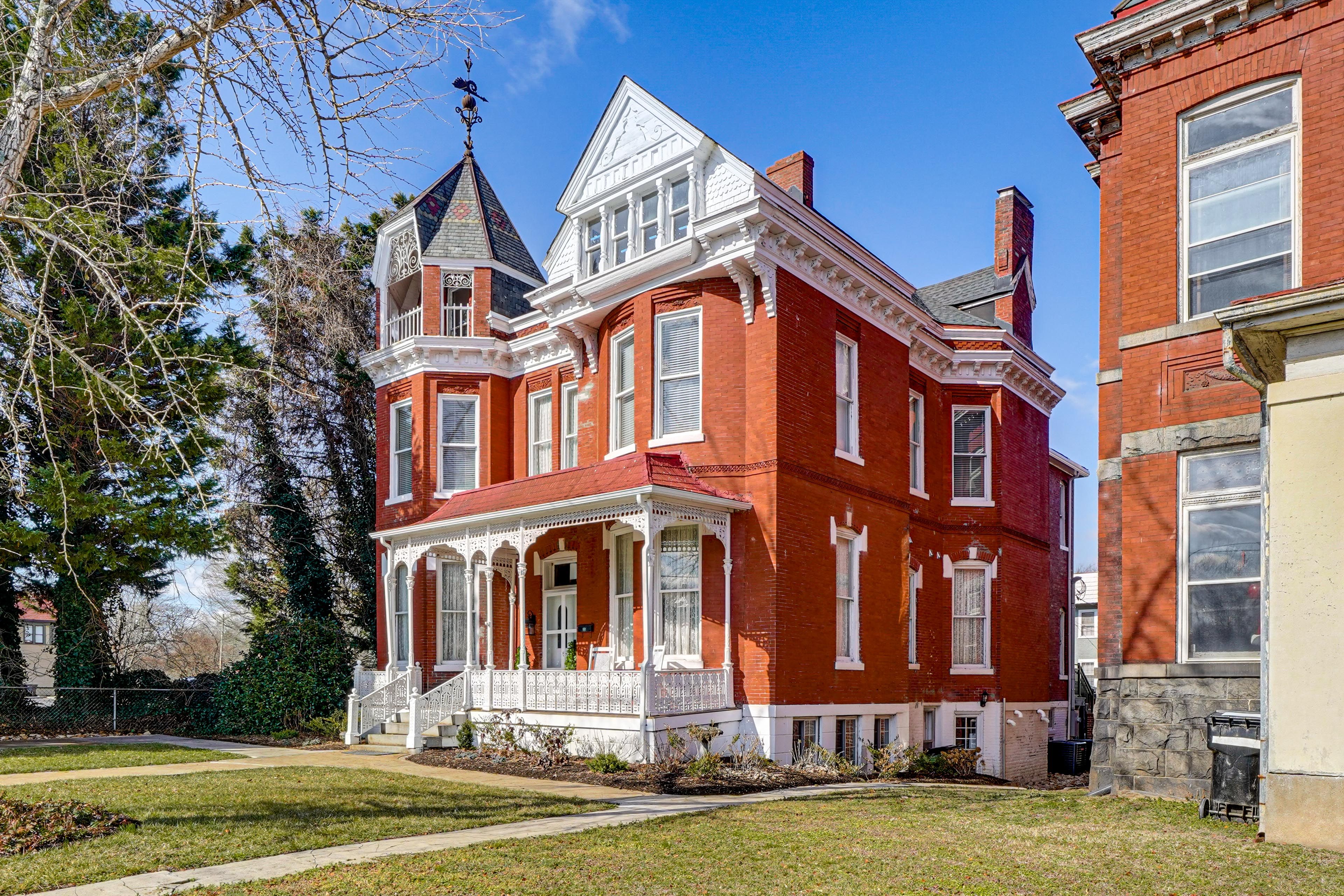 Parking | Driveways (6 Vehicles) | Street Parking