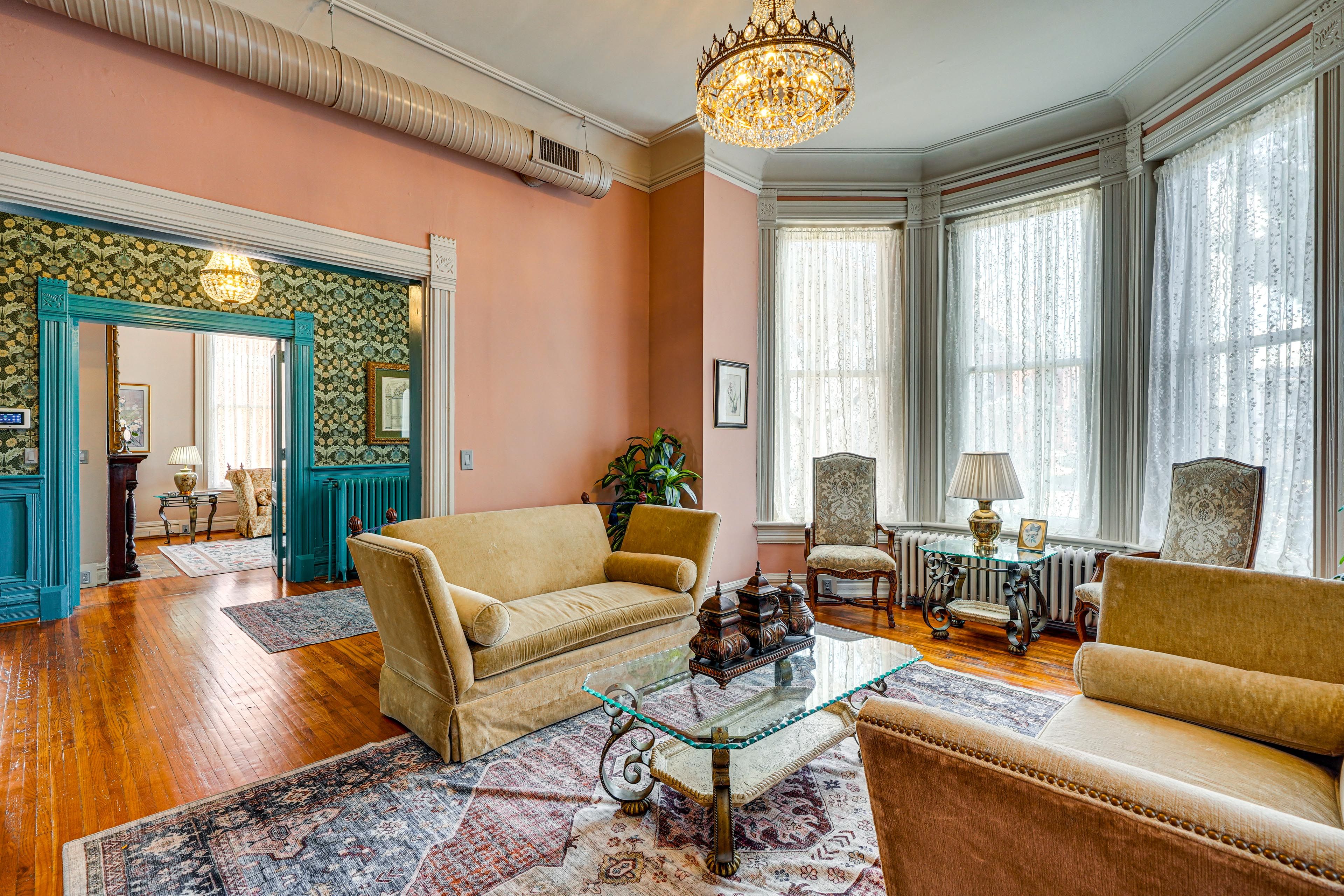 Sitting Room | Elevator Available