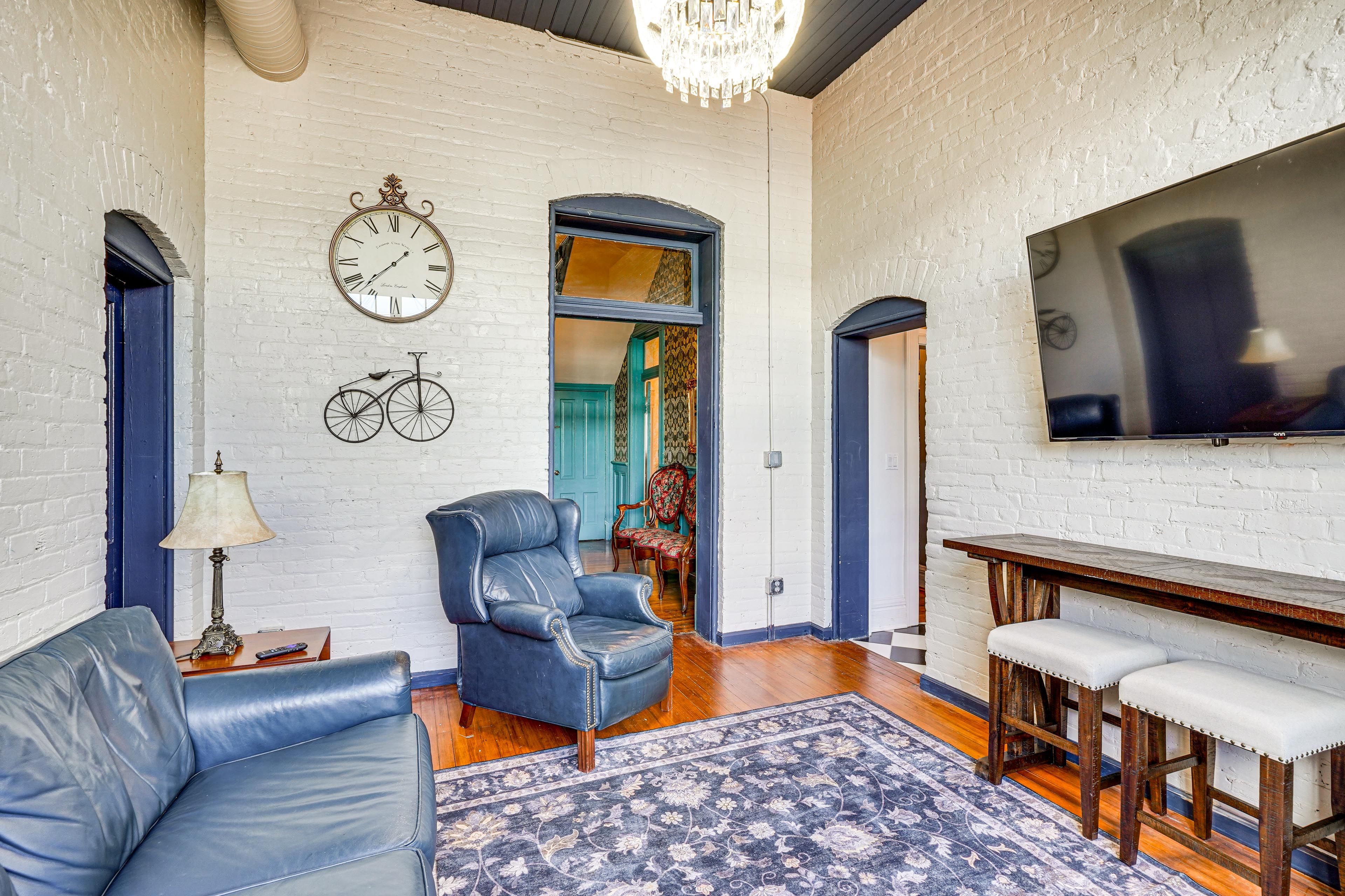 Living Area | Smart TV | 1st Floor