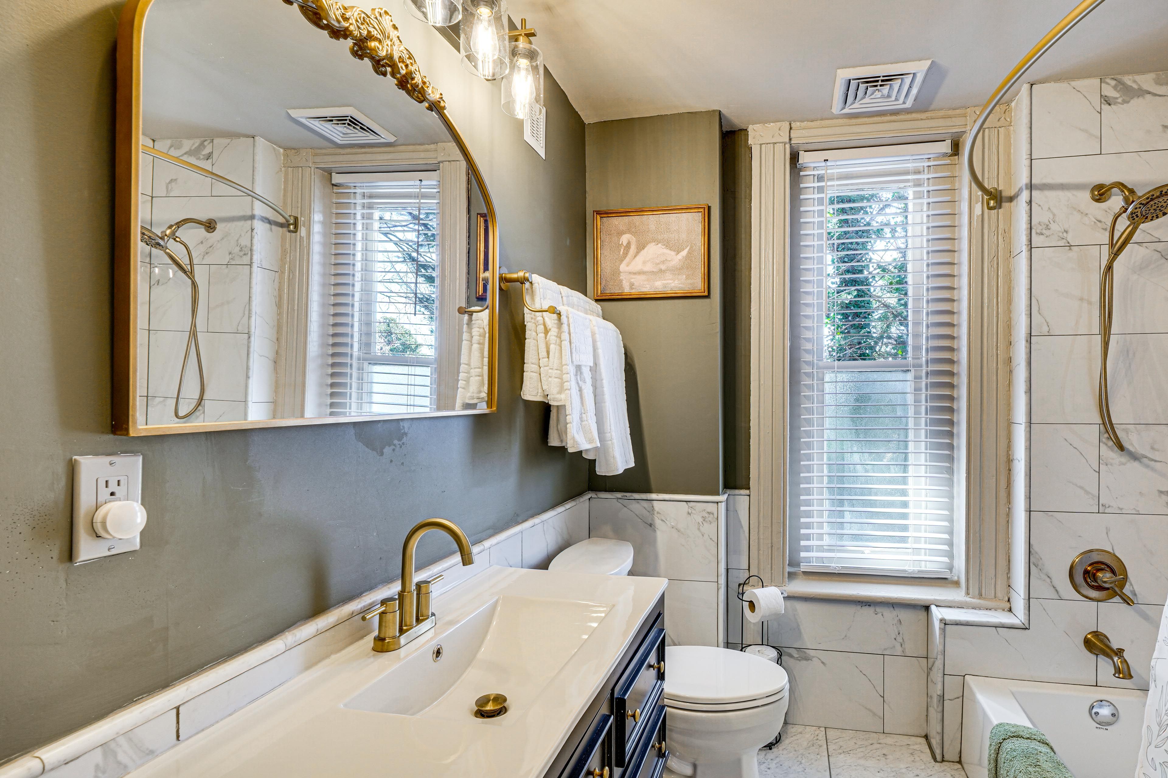 Bathroom | 2nd Floor