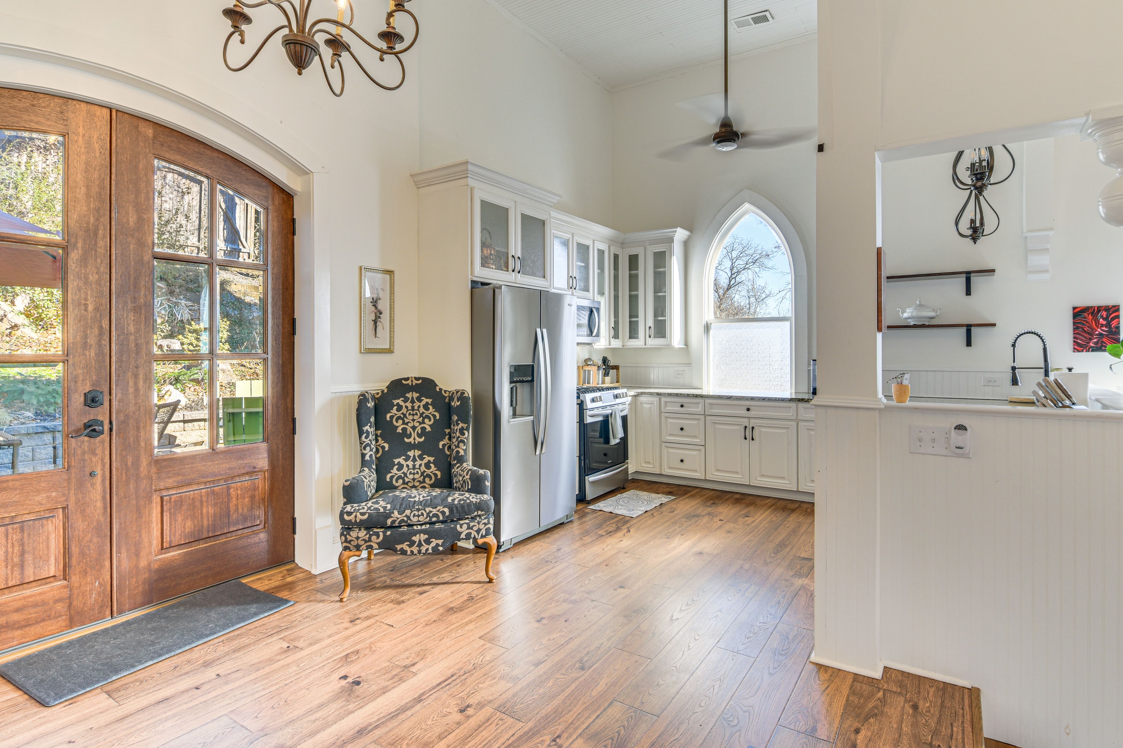 Kitchen | Main Level