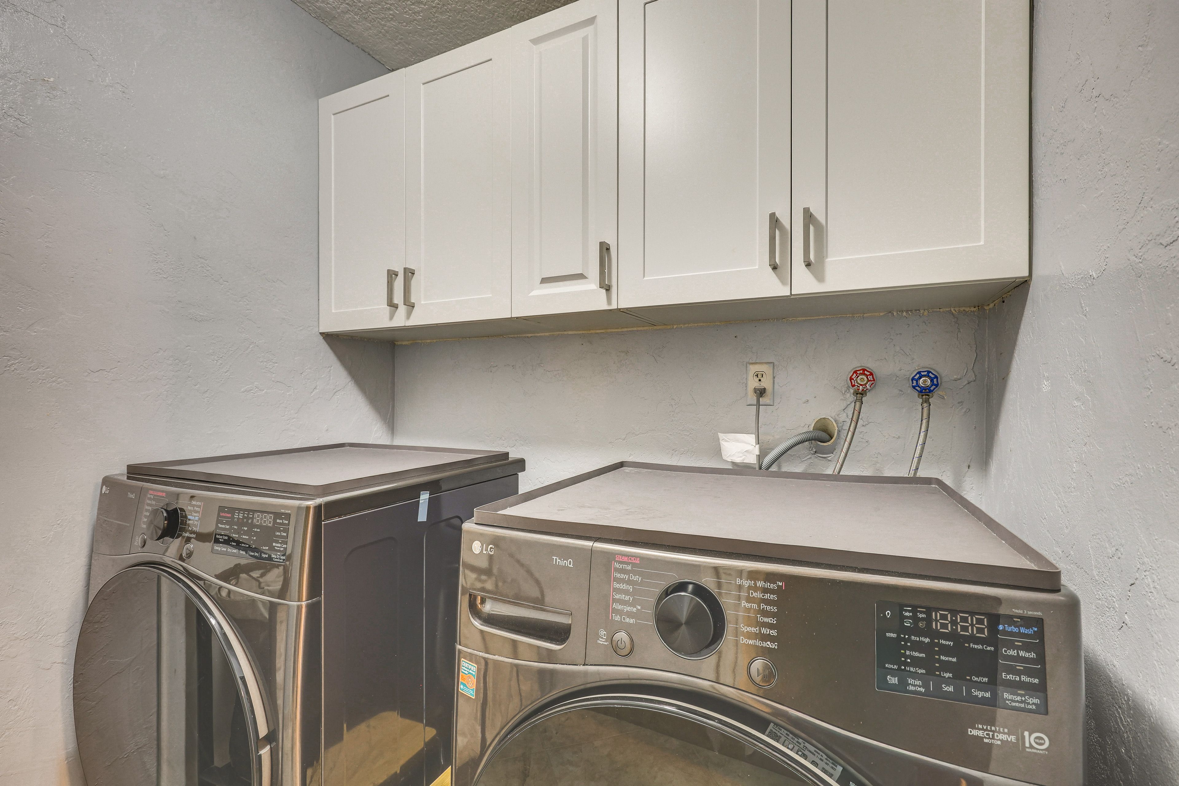 Laundry Room | Washer & Dryer
